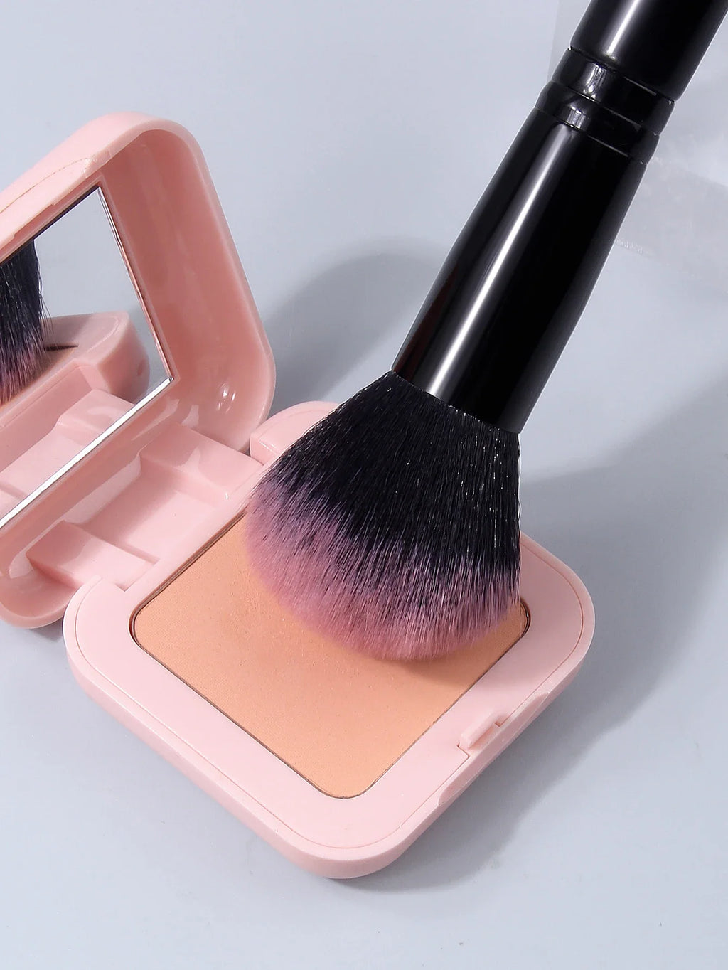 Ultra-Soft Blush Brush – Contour & Powder Makeup Brush