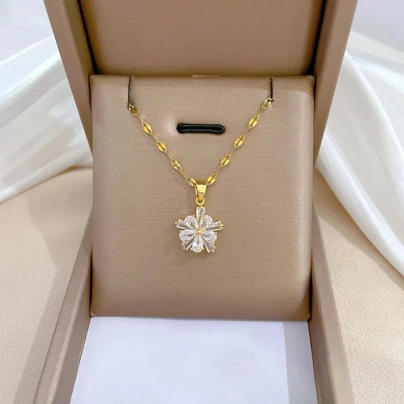 Women's Minimalist Flower Pendant Choker Necklace – Gold