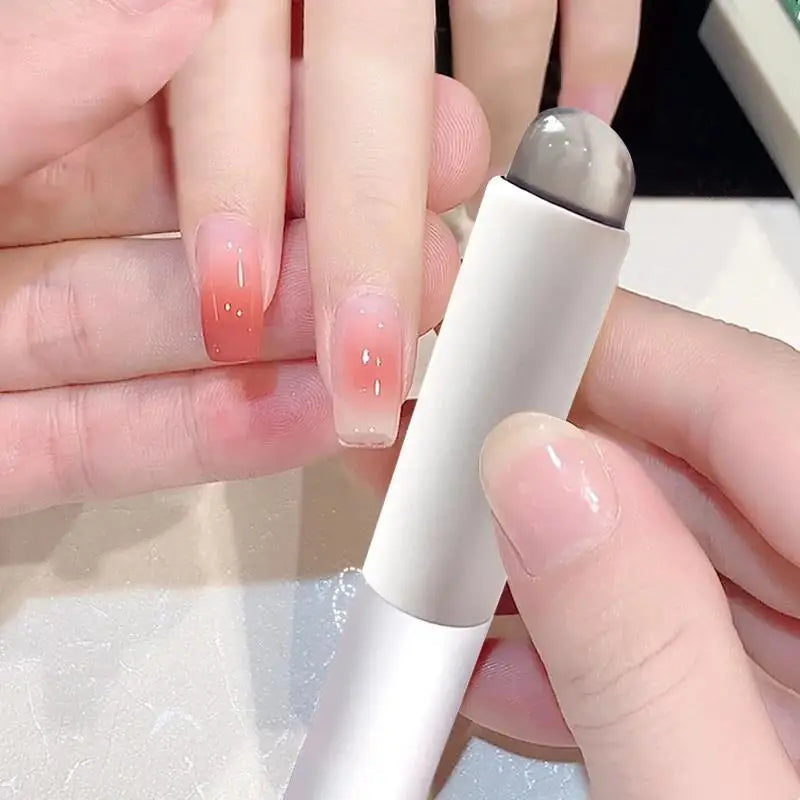 Silicone Lip Brush with Cover – Mini Portable Cosmetic Tool