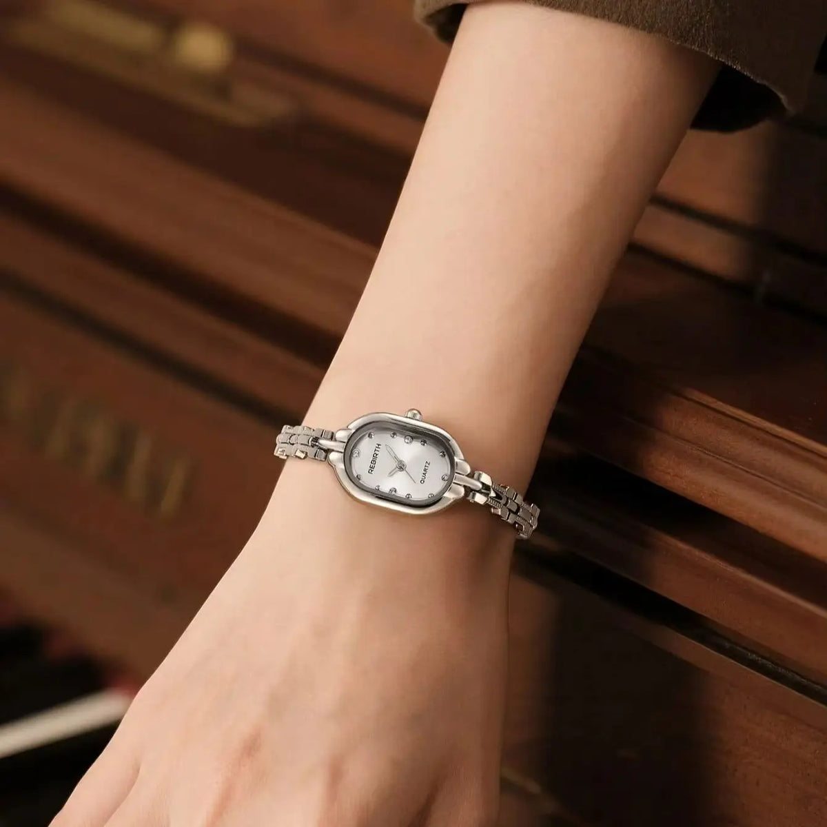 REBIRTH Women's Retro Oval Quartz Watch | Diamond Chain Band