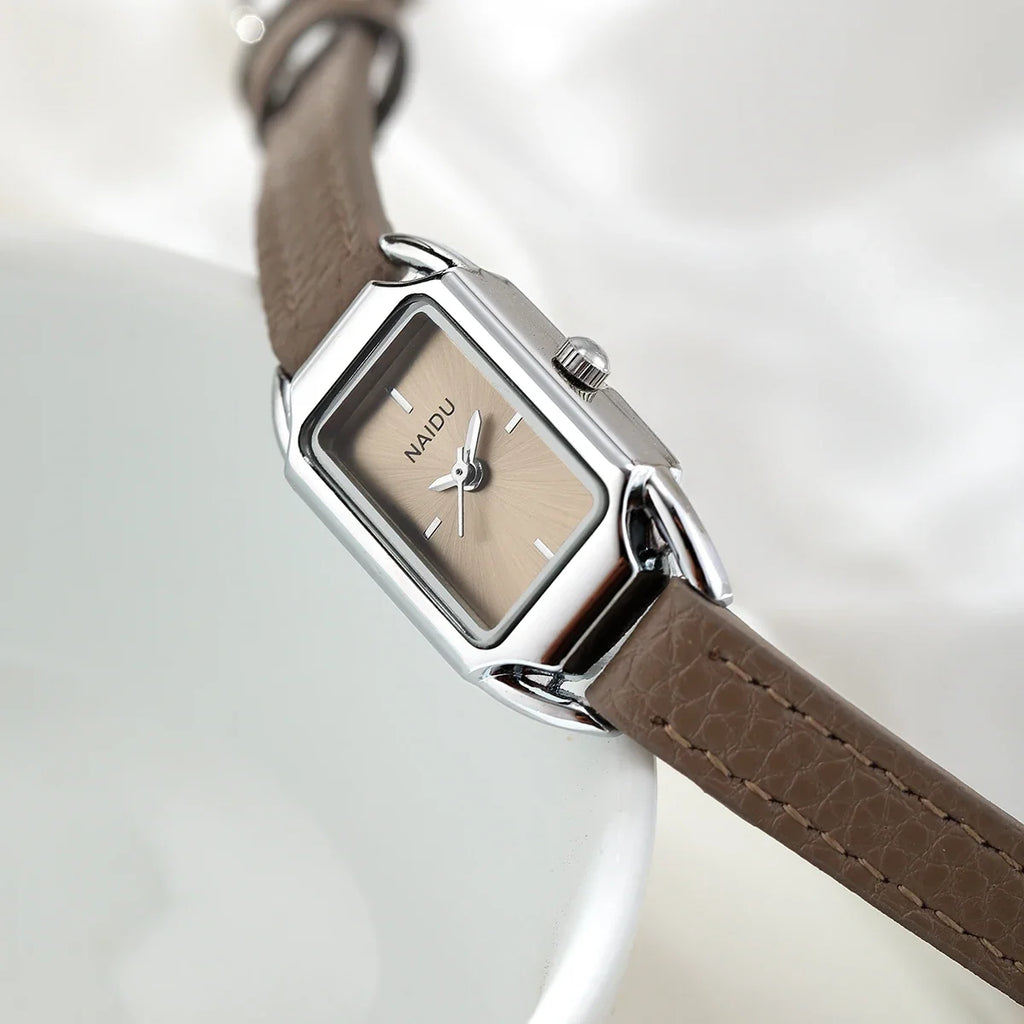 Women's Retro Quartz Watch – Leather Band, Numberless Dial
