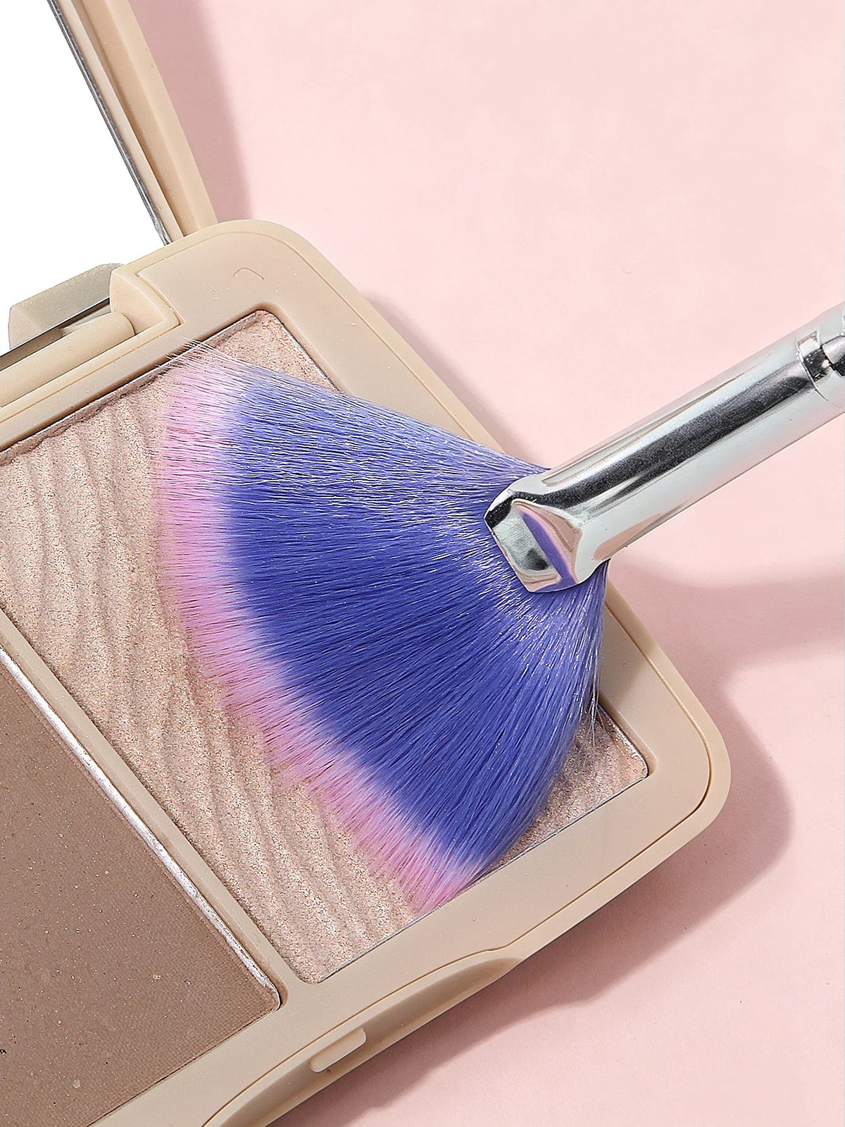 2Pcs Fan Shaped Highlighter & Triangle Blush Makeup Brush Set