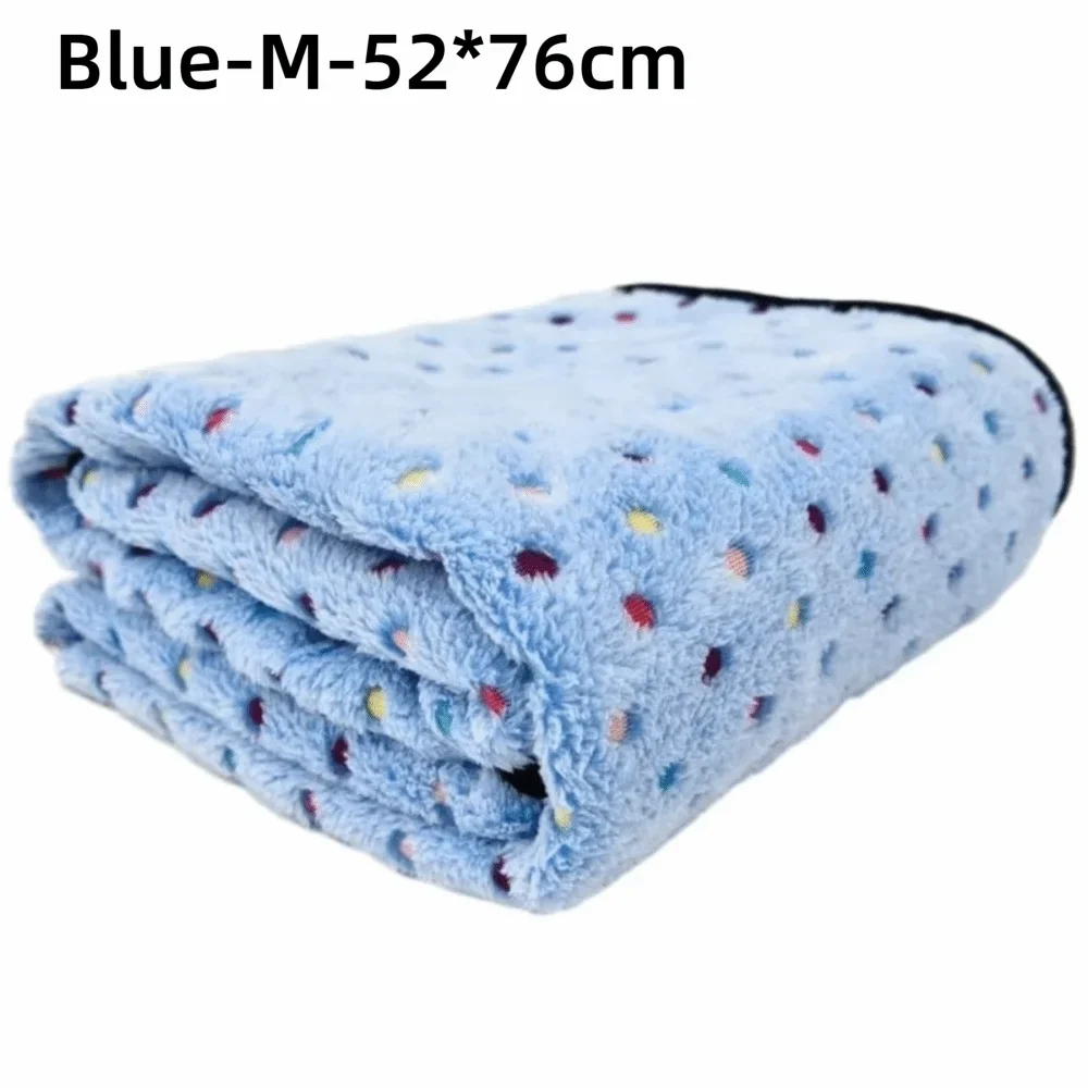 Ultra-Soft Dot Pattern Pet Blanket – Washable Cozy Fleece