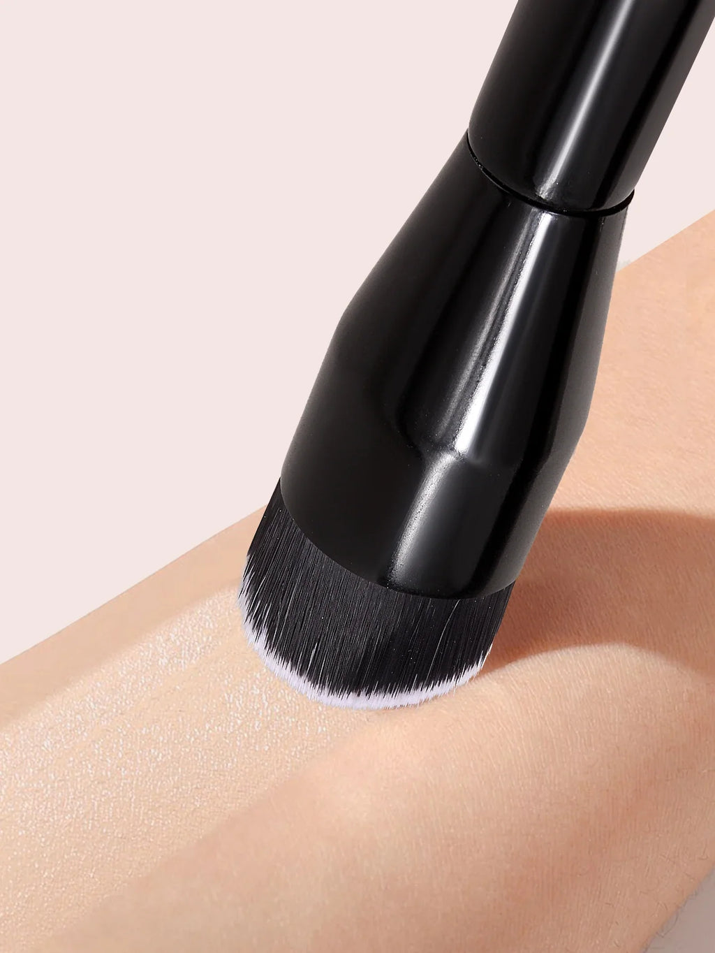 Nixie Facial Makeup Brush – Foundation, Blush & Contour