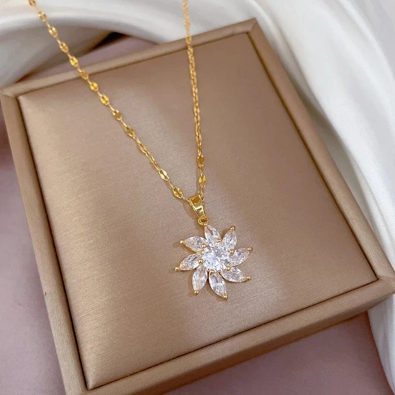 Women's Minimalist Flower Pendant Choker Necklace – Gold