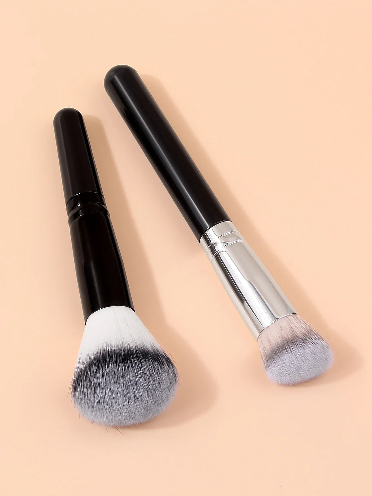 2PCS Makeup Brush Set – Foundation, Powder & Blush Brushes