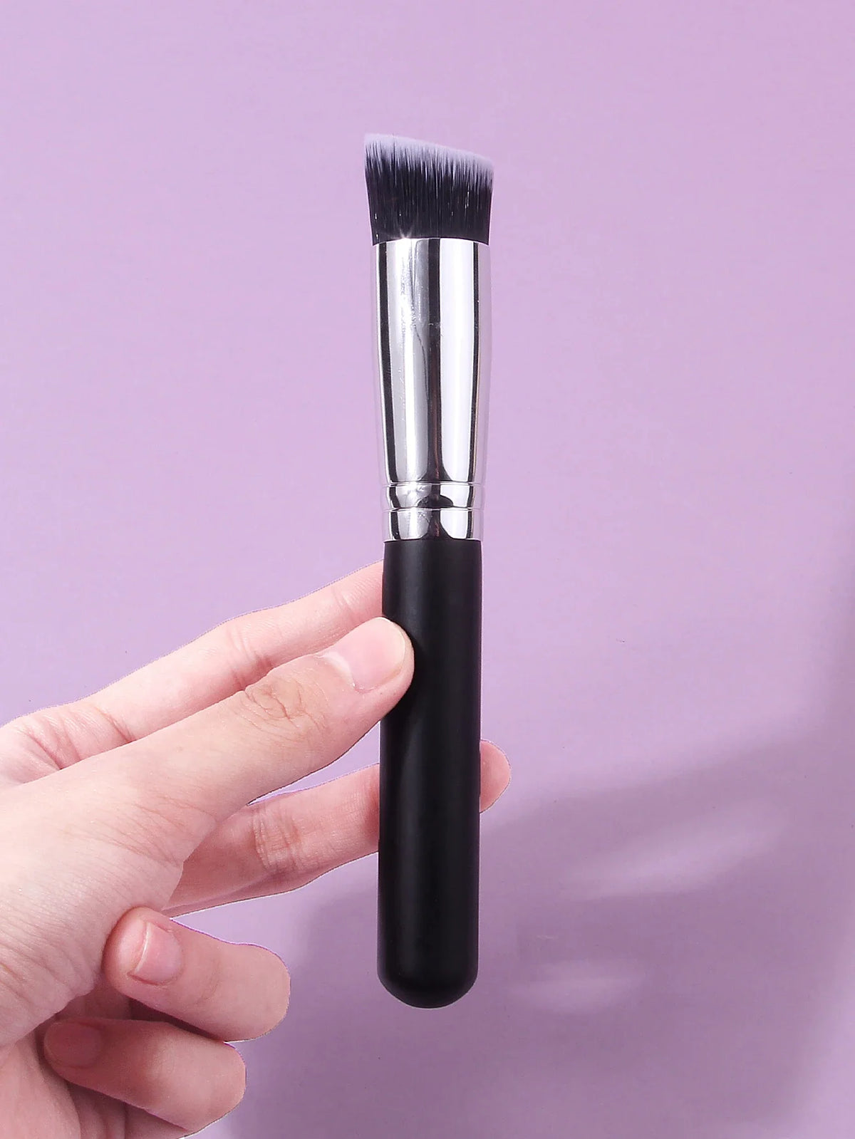 Angled Foundation & Concealer Brush – Streak-Free Finish