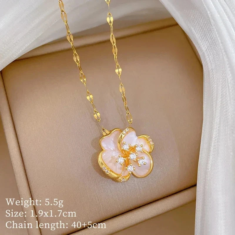 Women's Minimalist Flower Pendant Choker Necklace – Gold