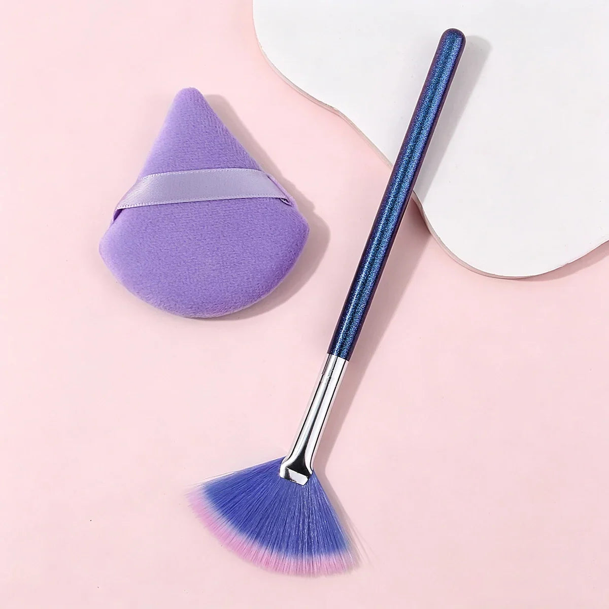 2Pcs Fan Shaped Highlighter & Triangle Blush Makeup Brush Set