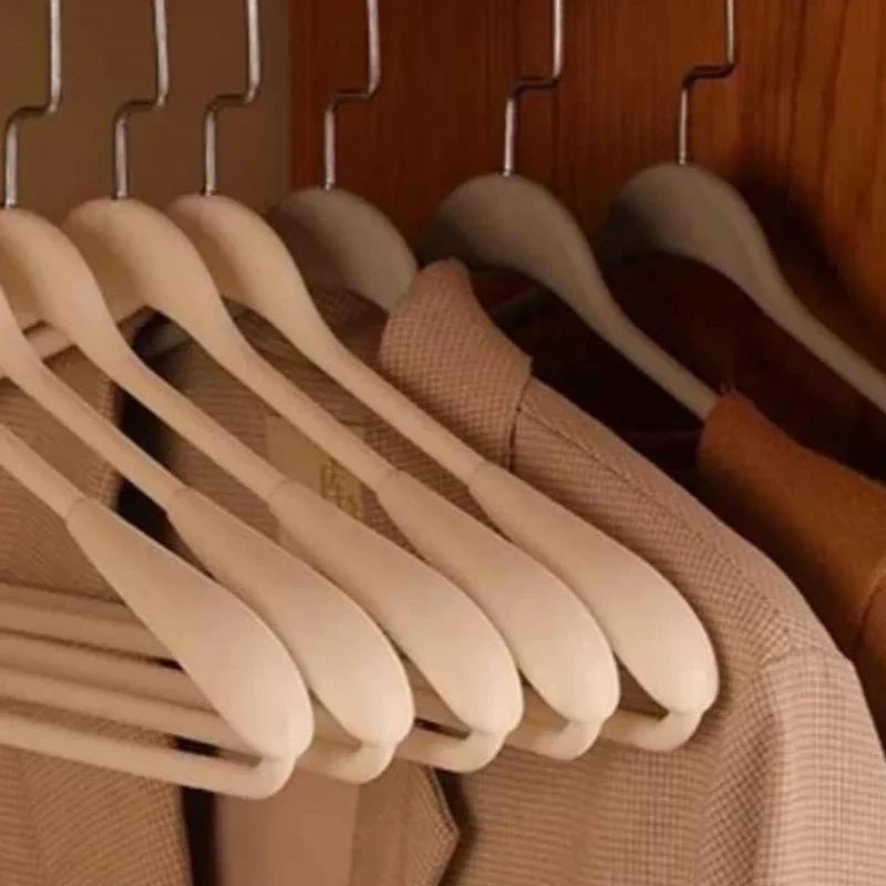 Heavy-Duty Wide Shoulder Metal Clothes Hangers – 5/10 Pack