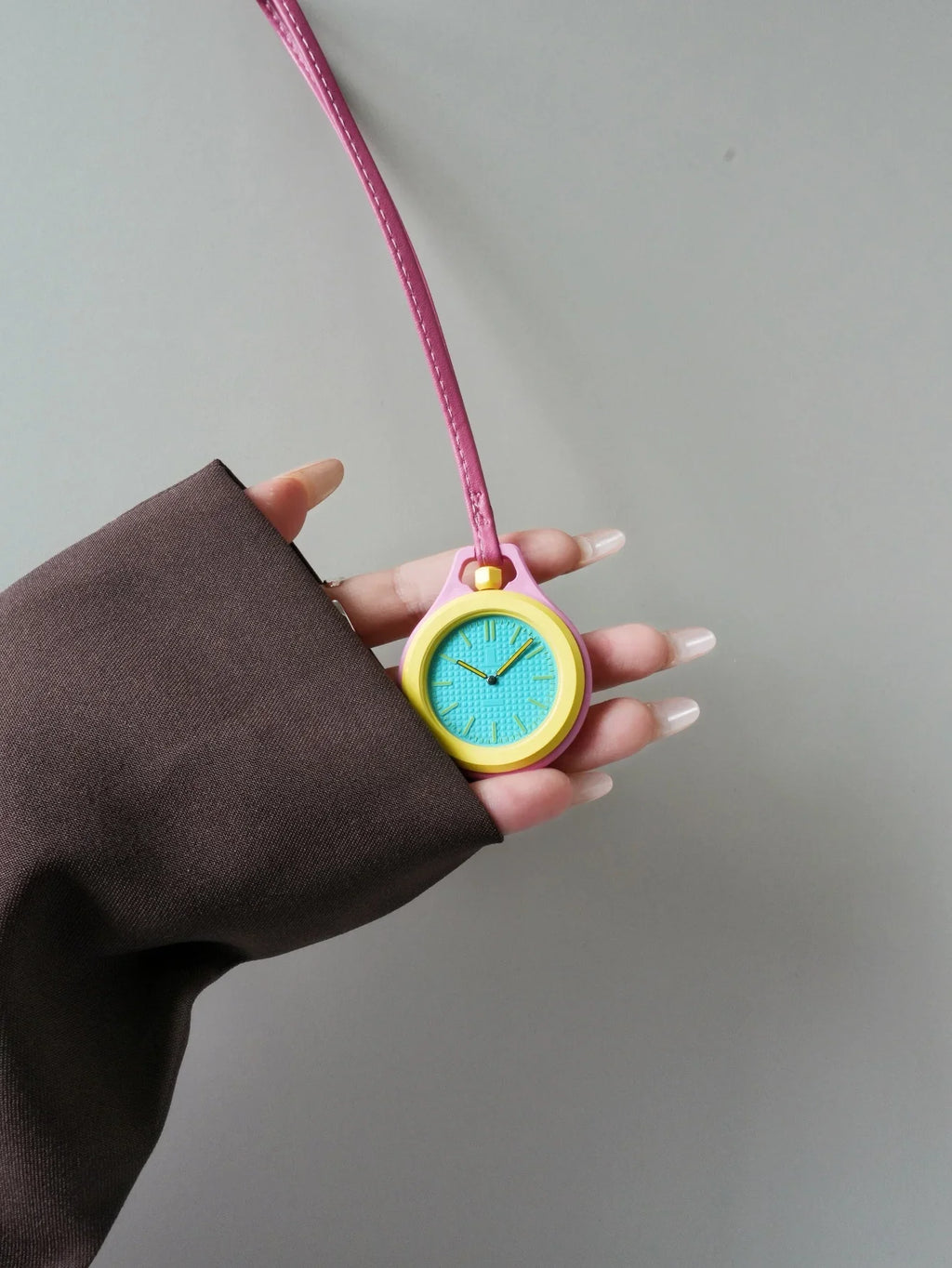 Round Quartz Hanging Watch – Backpack Pendant Portable Clock
