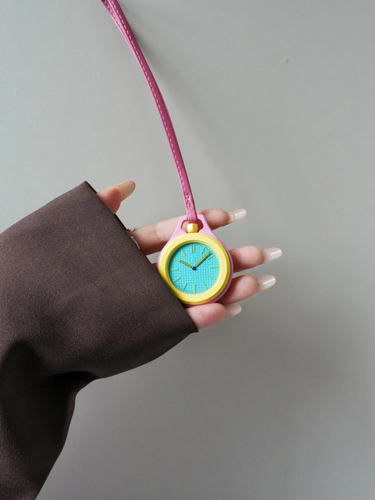 Round Quartz Hanging Watch – Backpack Pendant Portable Clock