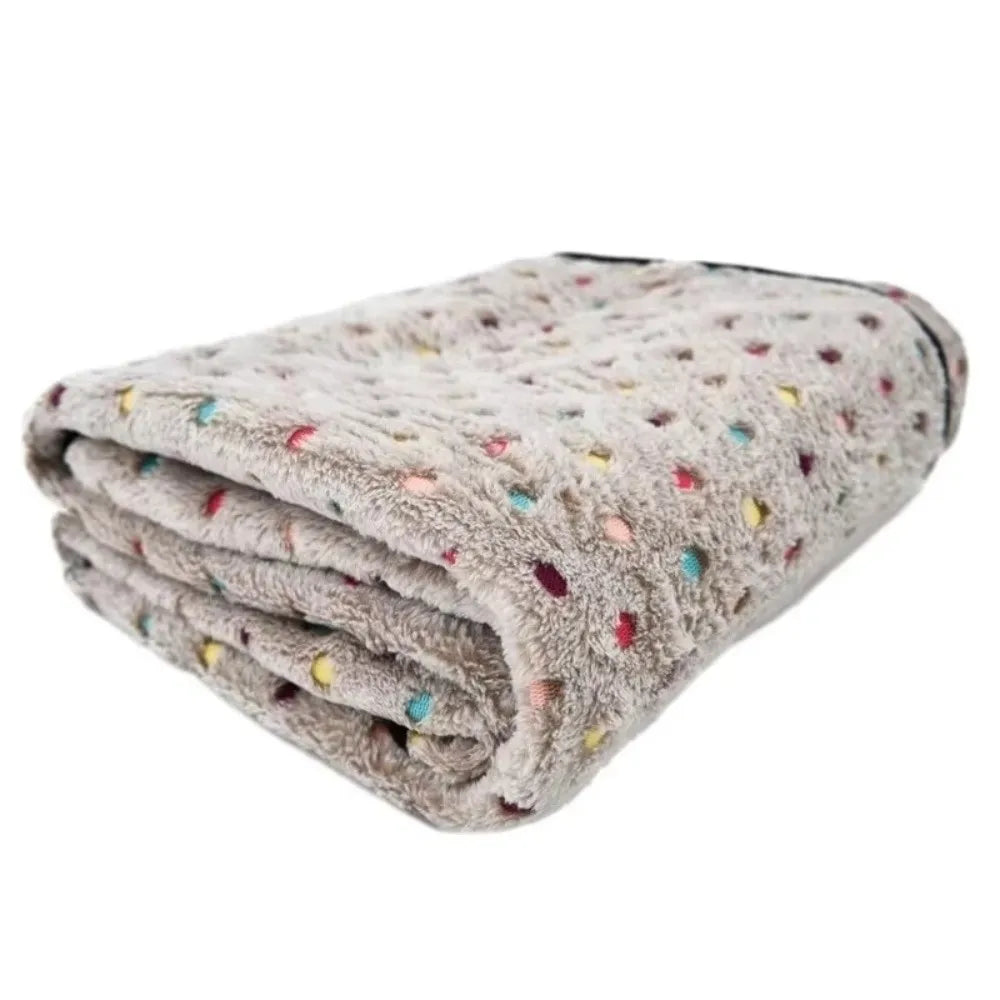 Ultra-Soft Dot Pattern Pet Blanket – Washable Cozy Fleece