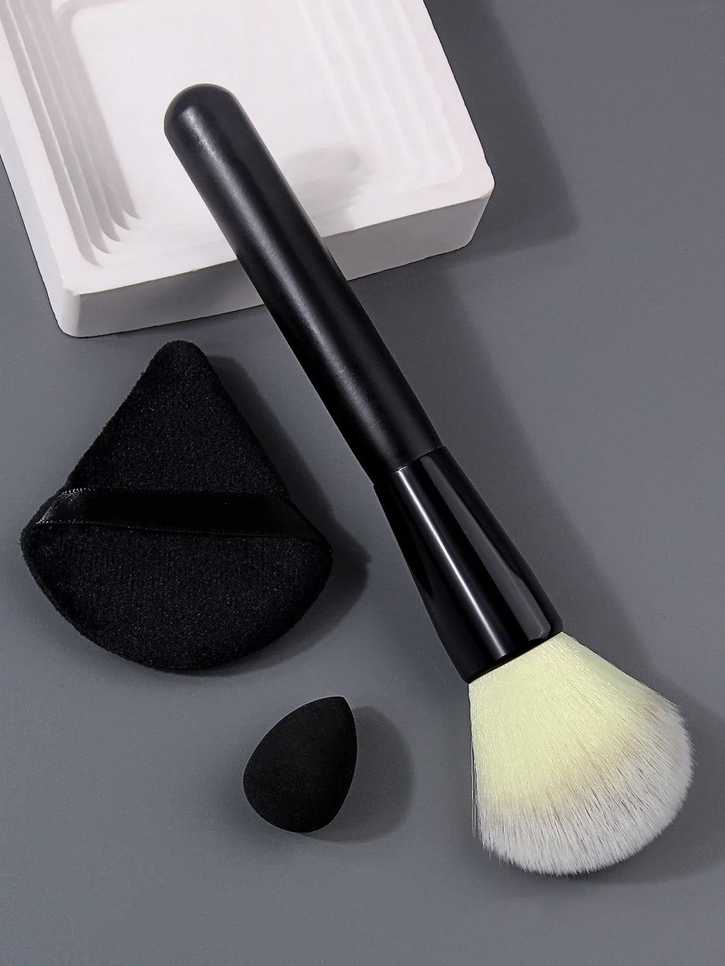 3-Piece Makeup Kit: Blush Brush, Sponge & Powder Puff | Nixie