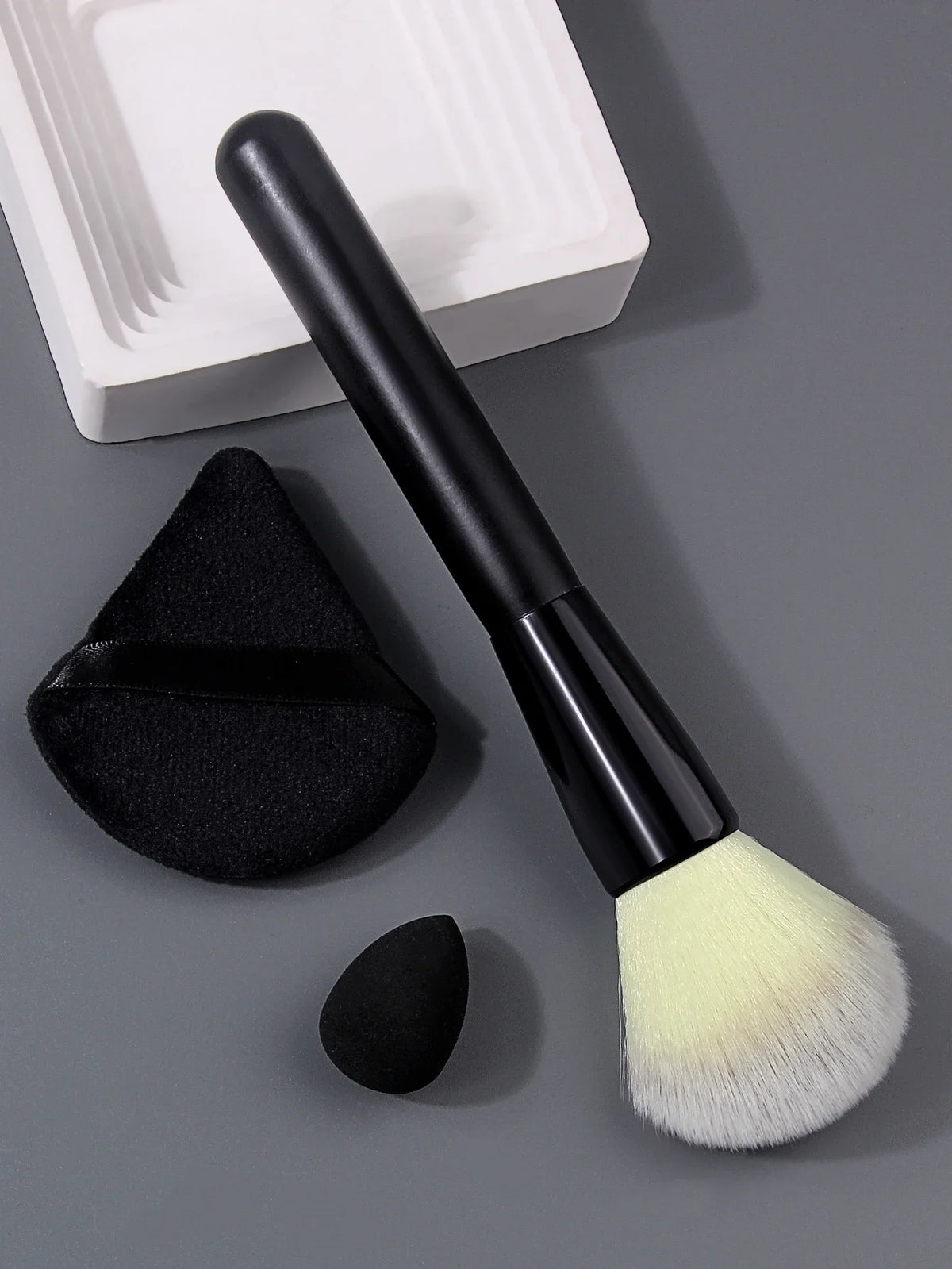 3-Piece Makeup Kit: Blush Brush, Sponge & Powder Puff | Nixie