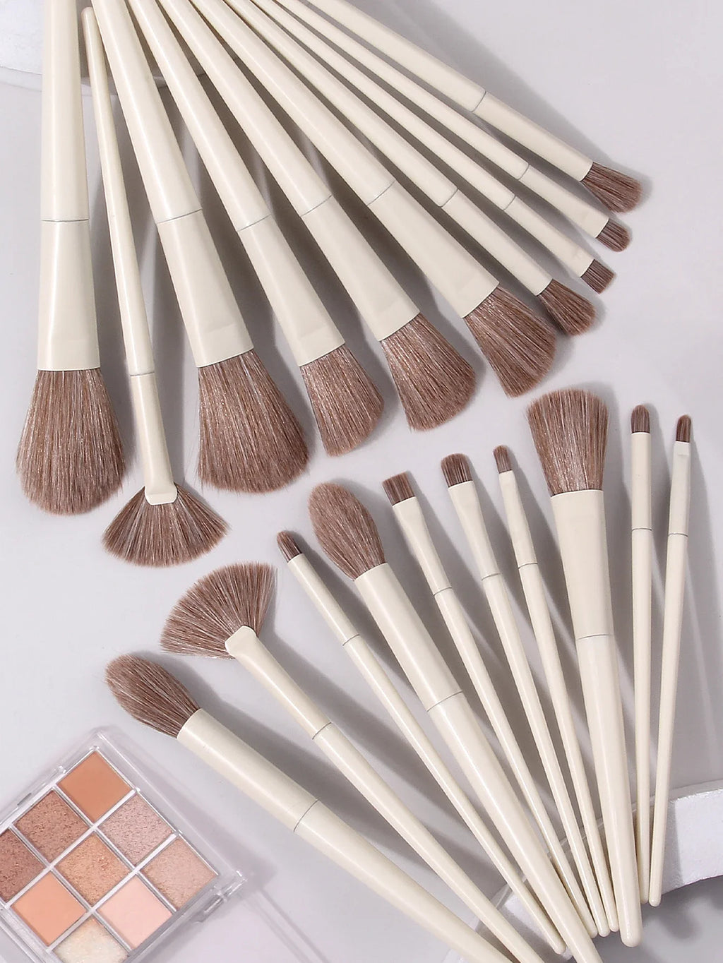 22-Piece Makeup Brush Set – Eyeshadow, Foundation & Blush