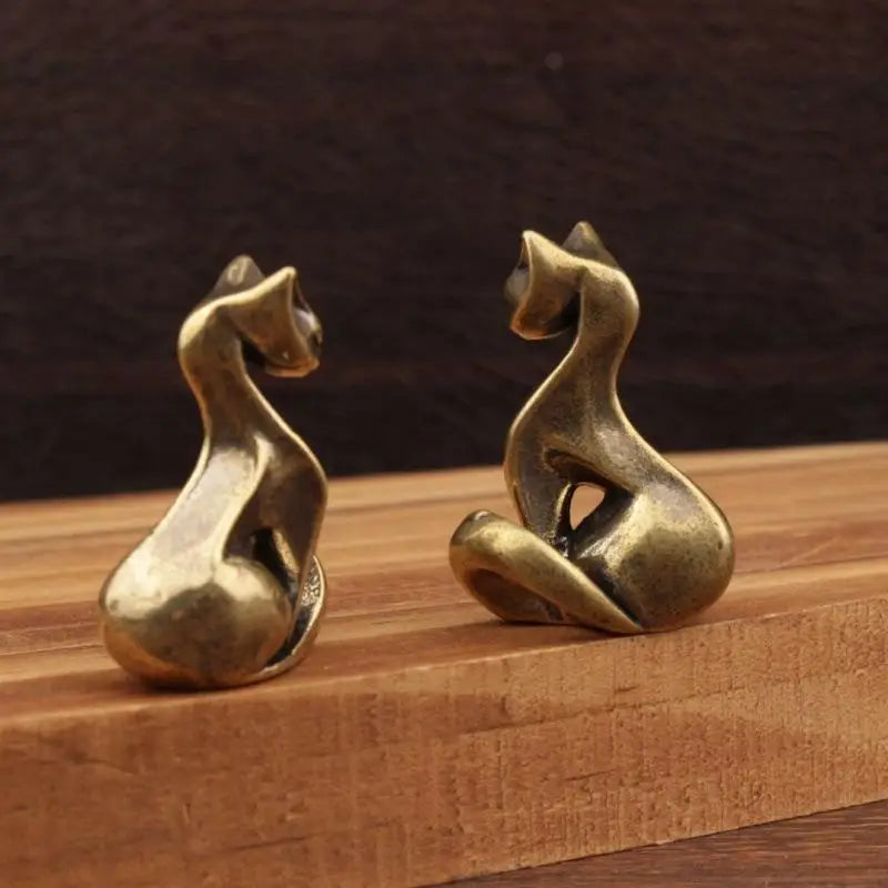 Brass Cat Figurine – Vintage Desktop Sculpture & Home Décor