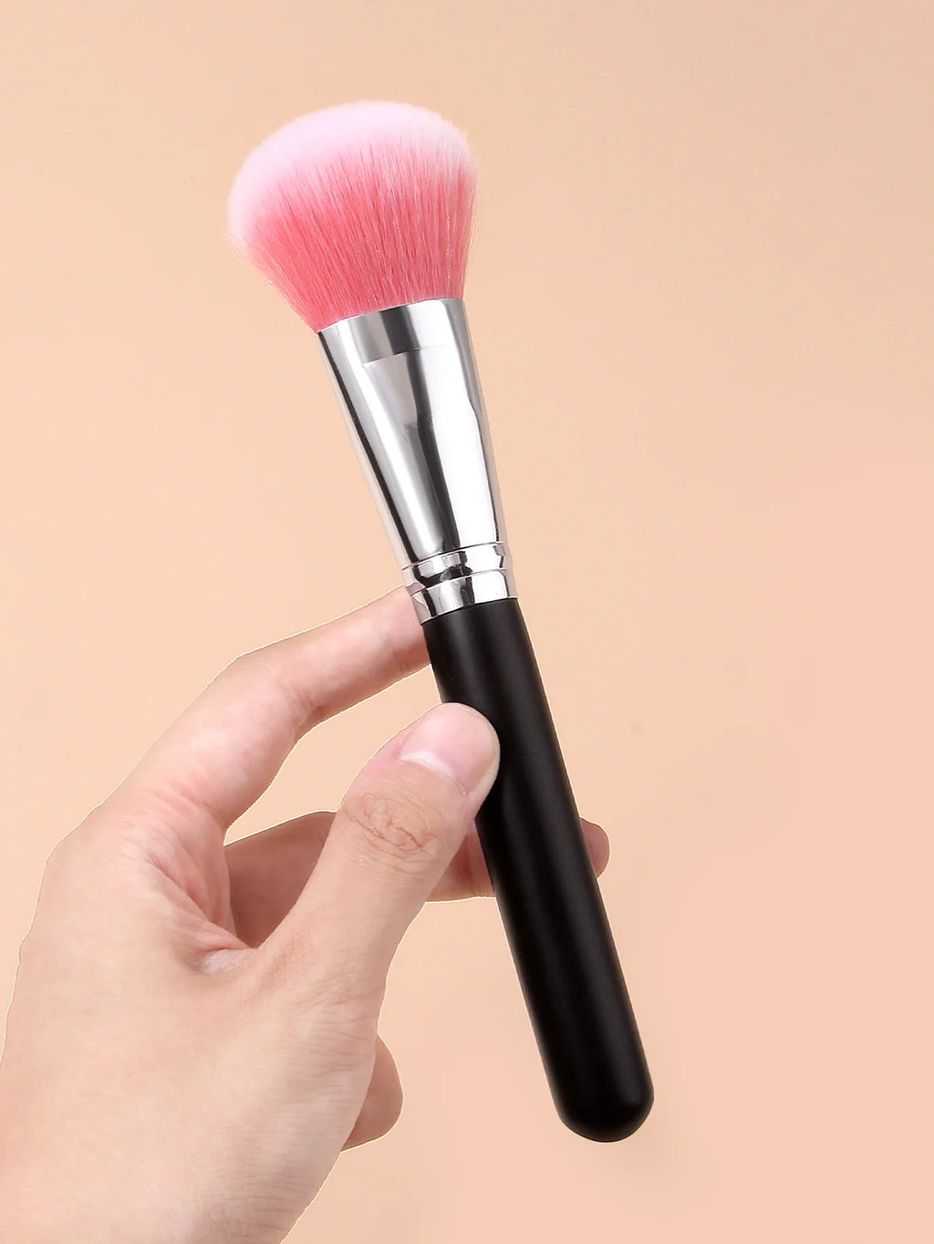Large Fluffy Blush Brush – Contour, Powder & Highlighter Tool