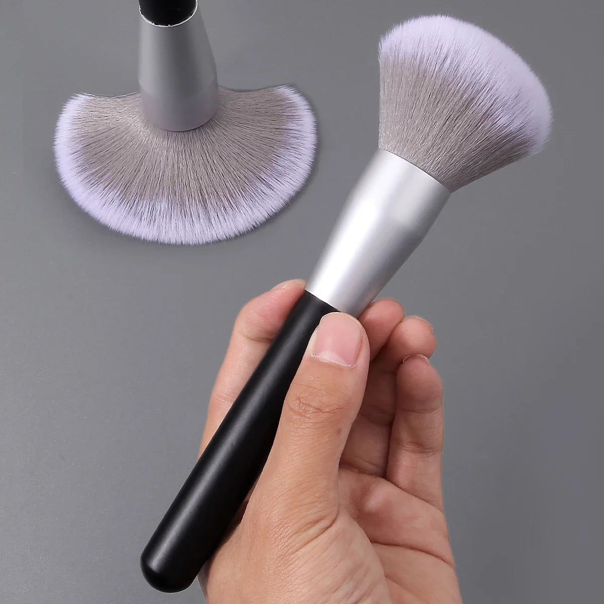 Fluffy Soft Bristle Makeup Brush – Blush, Powder & Setting
