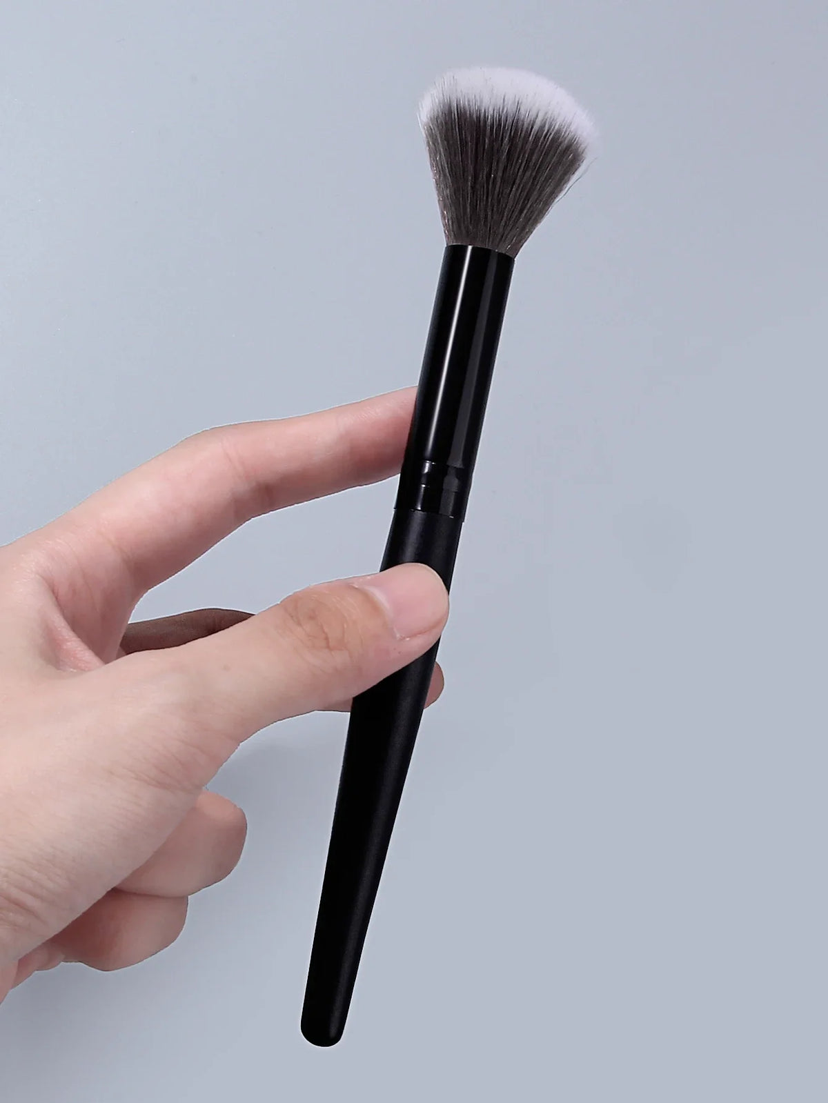 Nixie Highlighter Blush Contour Powder Makeup Brush