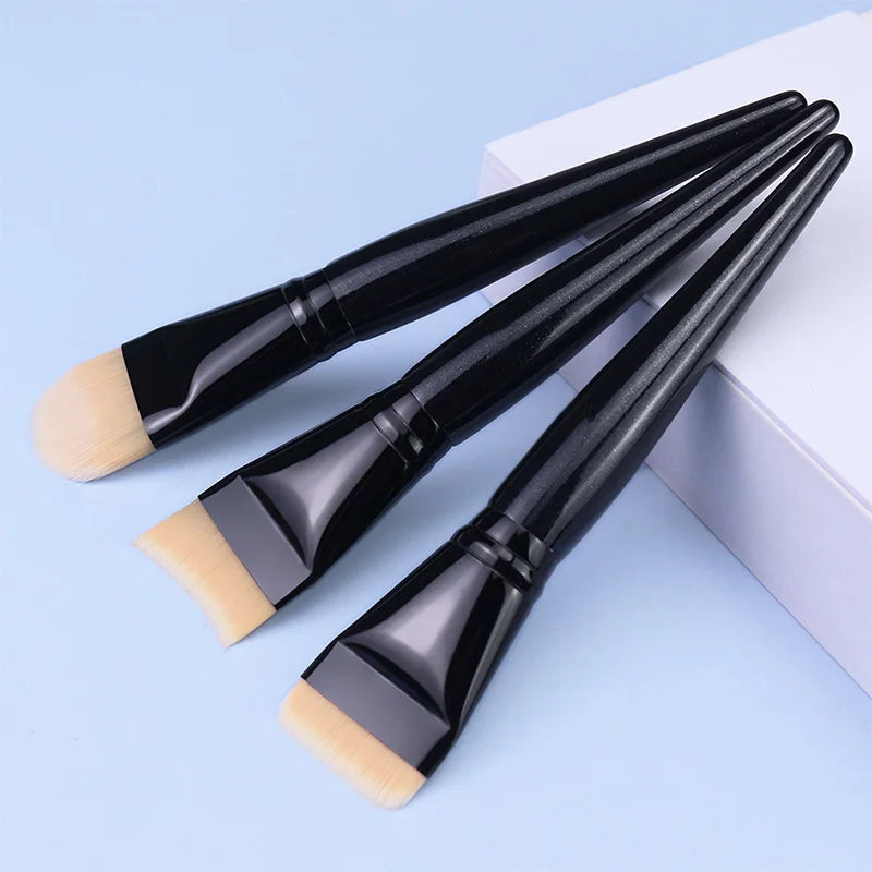 Large Flat Foundation Brush – Soft Synthetic Fiber, 3 Shapes