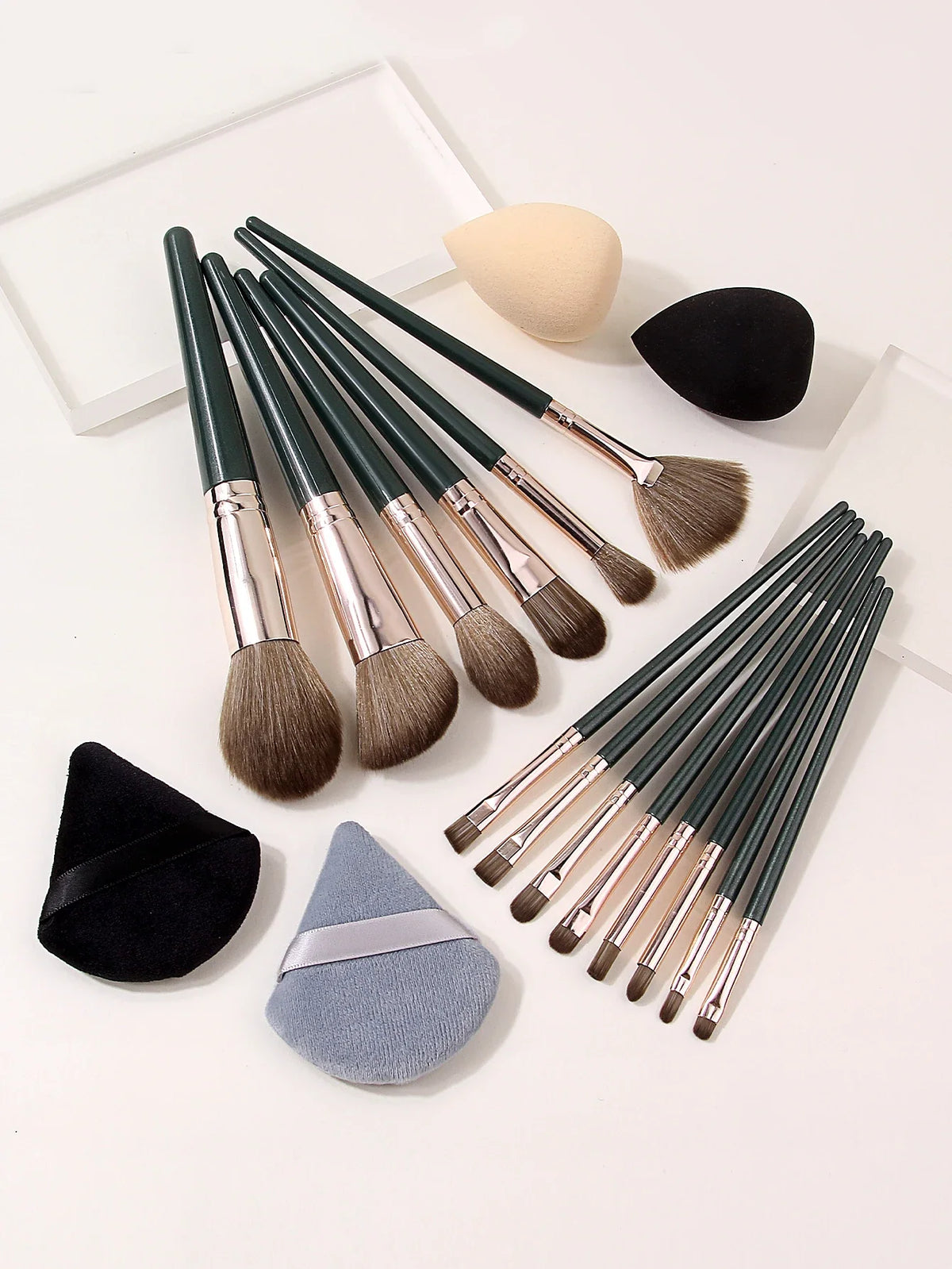 18-Piece Makeup Brush Set – Face, Eye, Sponges & Puffs Kit