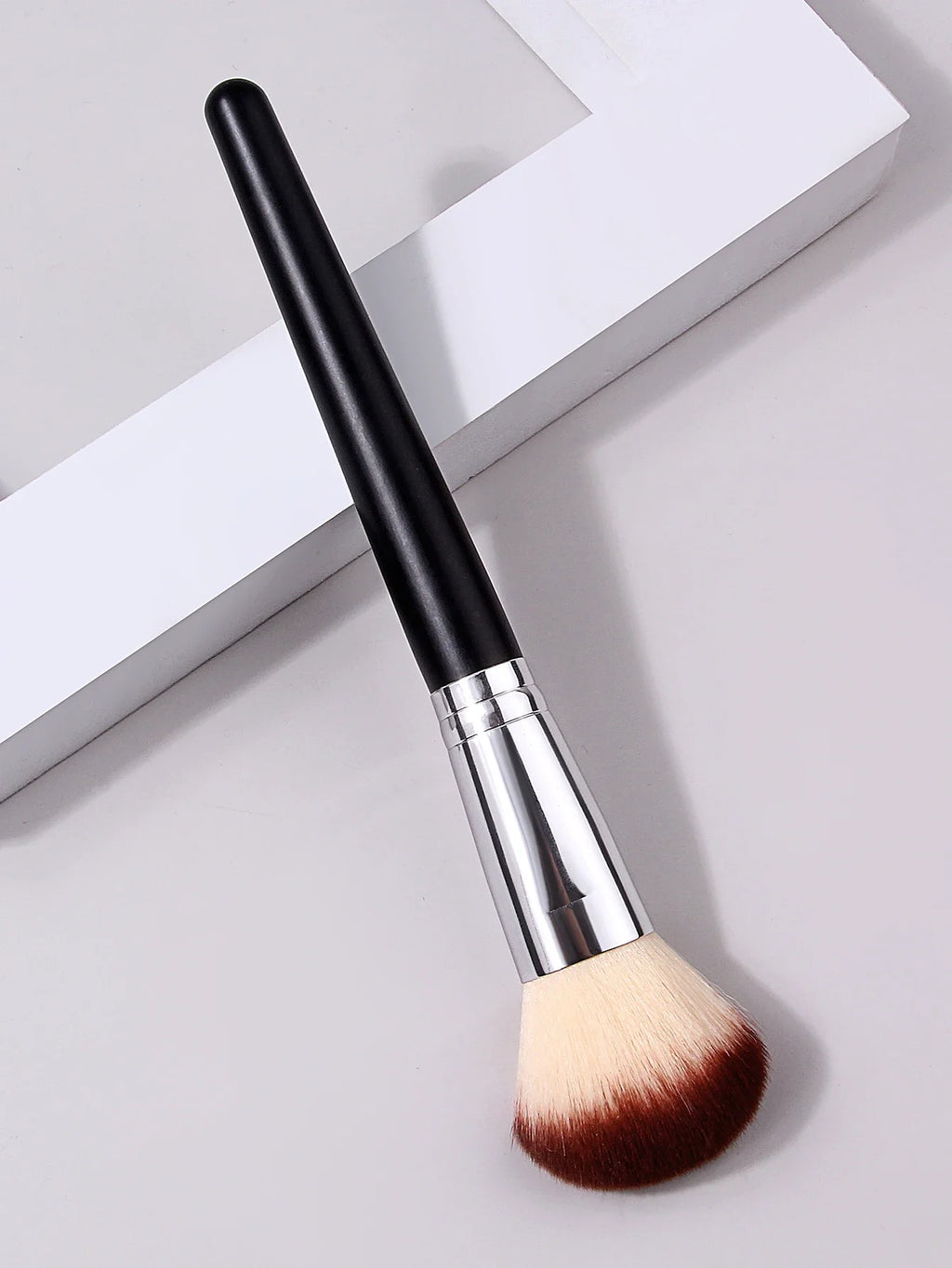 Fluffy Large Powder & Contour Makeup Brush | Nixie