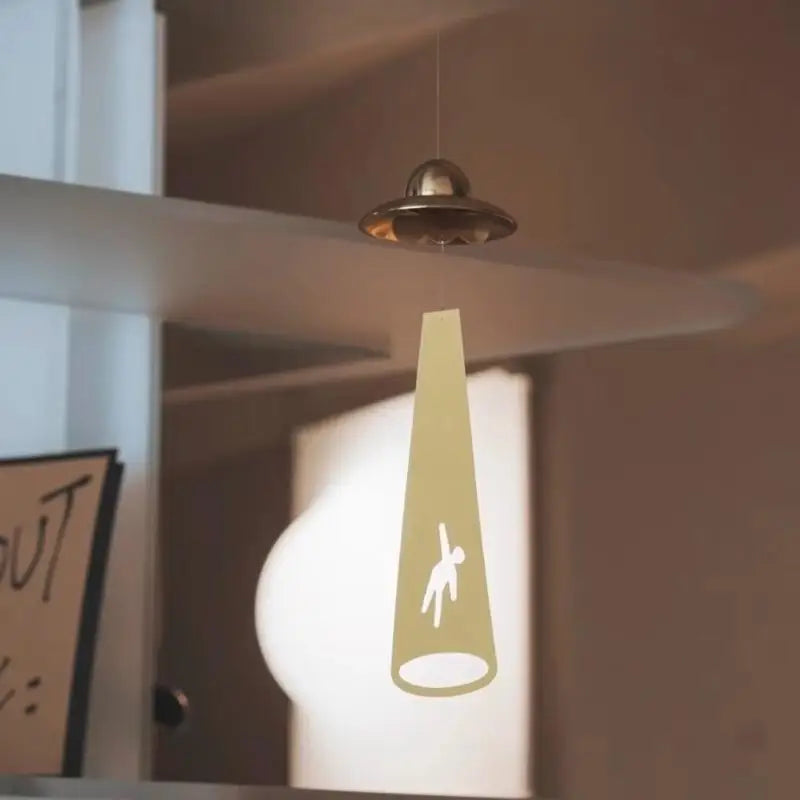 UFO Alien Abduction Wind Chime – Glowing Sci-Fi Decor Gift