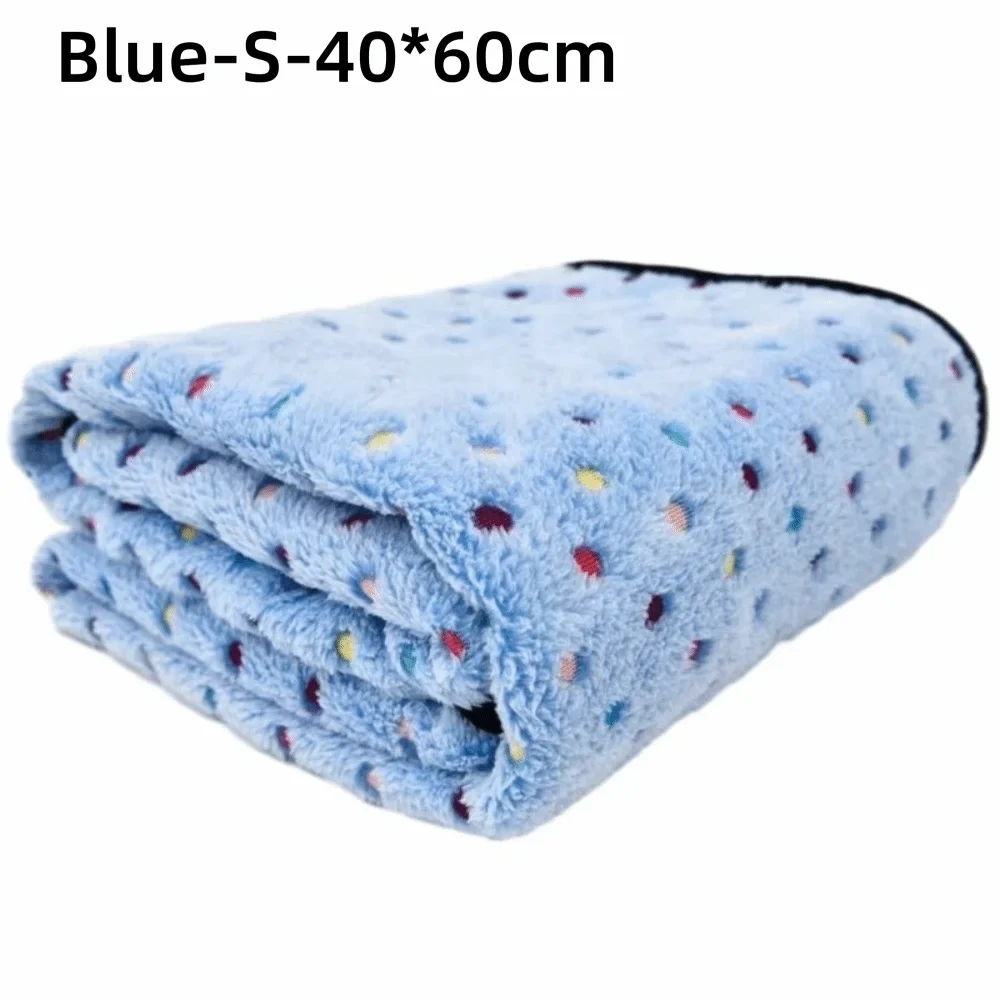 Ultra-Soft Dot Pattern Pet Blanket – Washable Cozy Fleece