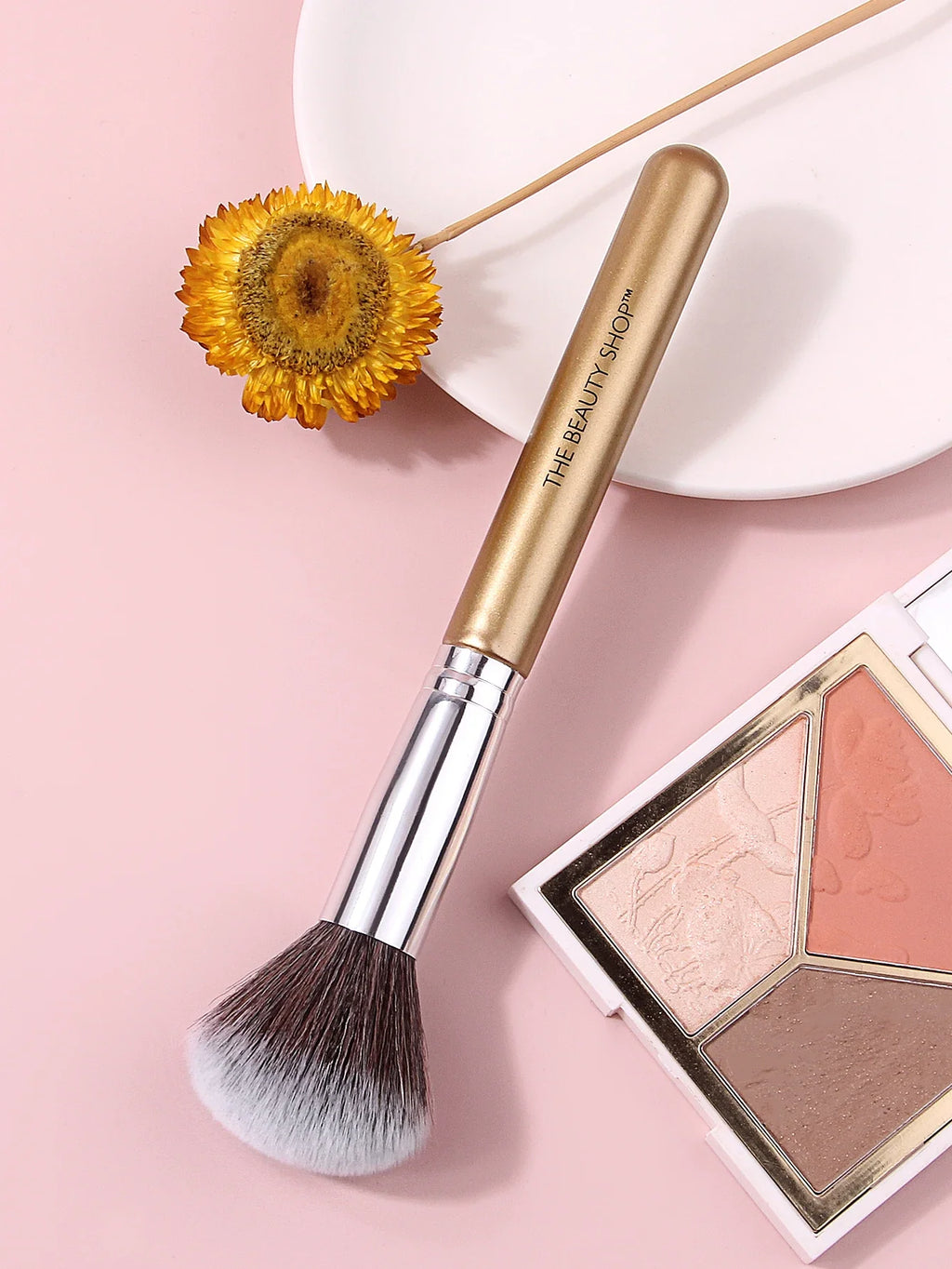 Multi-Purpose Makeup Brush – Blush, Highlight & Contour