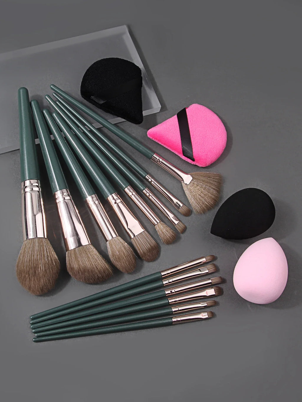 18-Piece Professional Makeup Brush Set – Eyeshadow & Face