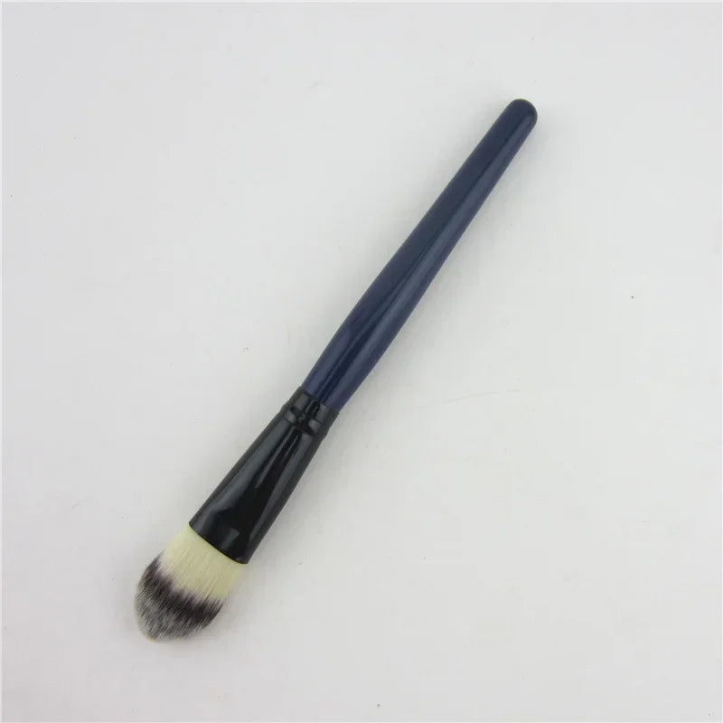 Wooden Handle Synthetic Hair Makeup Brush – Foundation & Blush