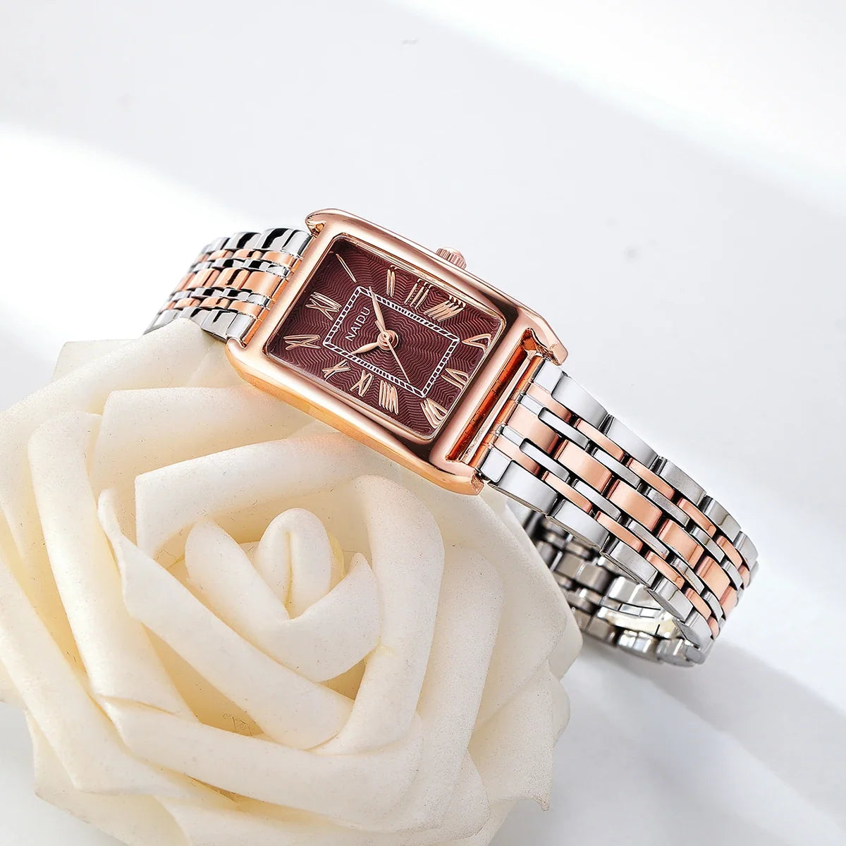 Casual Fashion Quartz Watch – Alloy Strap & Roman Numeral Dial