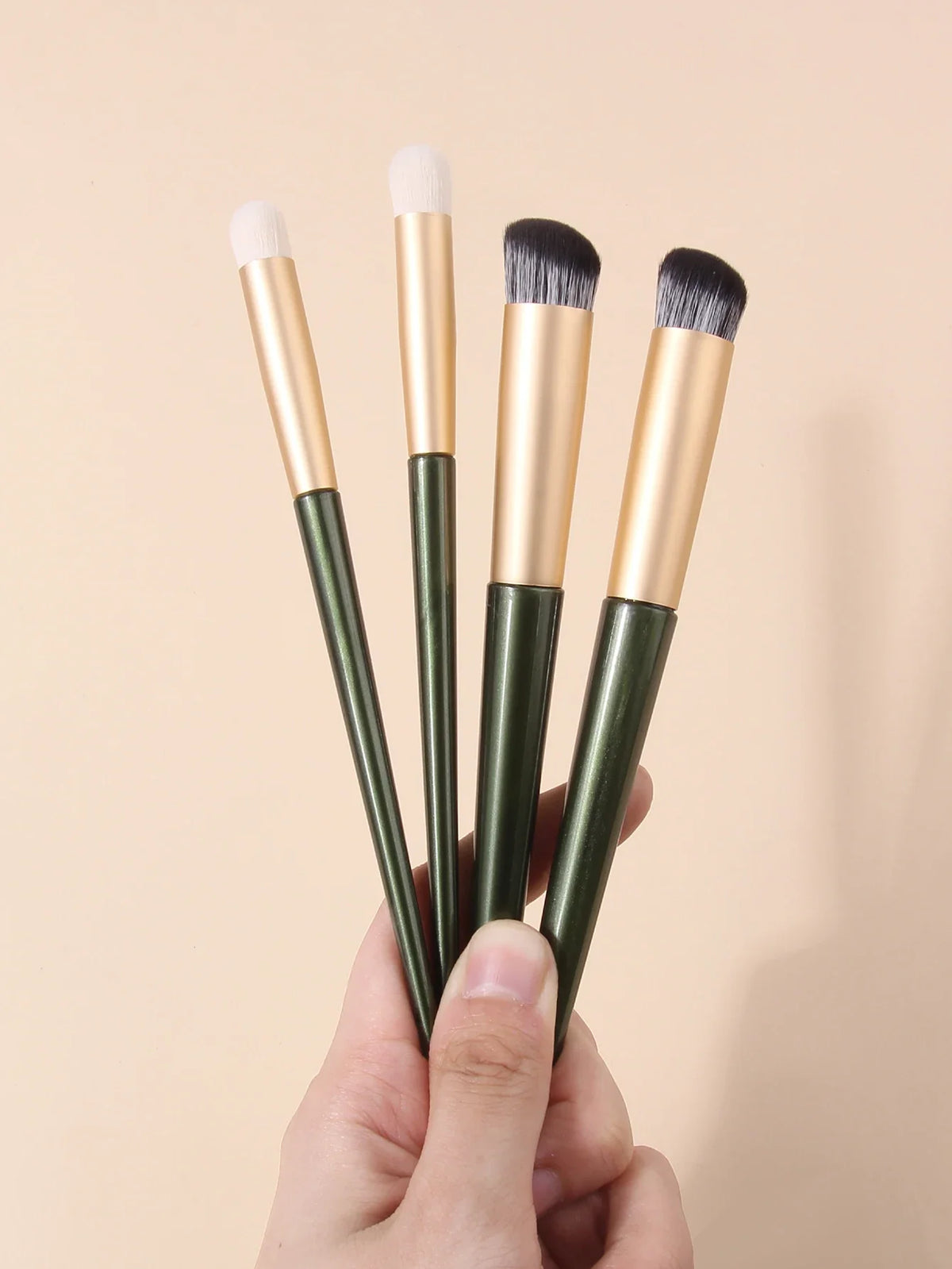 Nixie 4-Piece Makeup Brush Set – Contour & Concealer Brushes