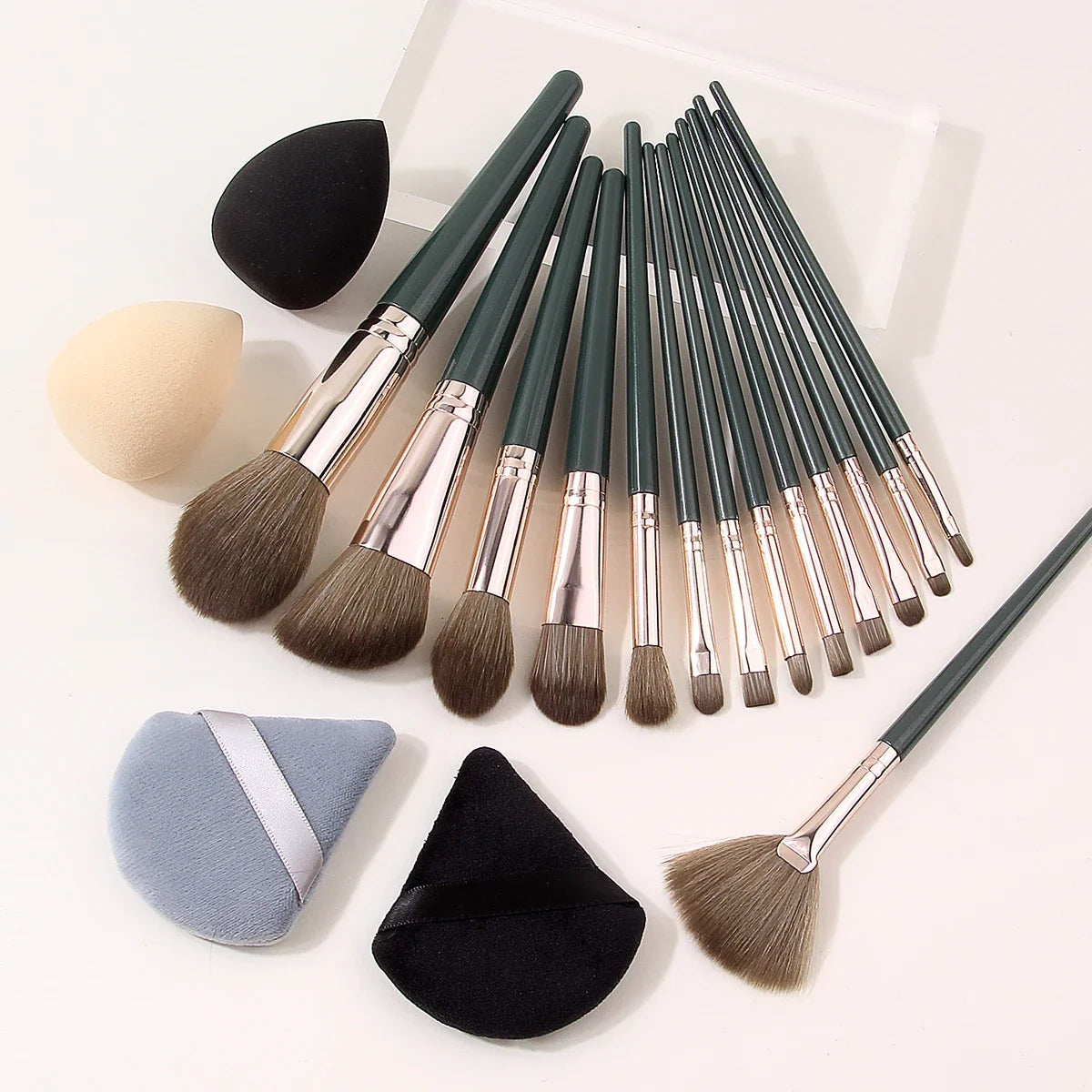 18-Piece Makeup Brush Set – Face, Eye, Sponges & Puffs Kit