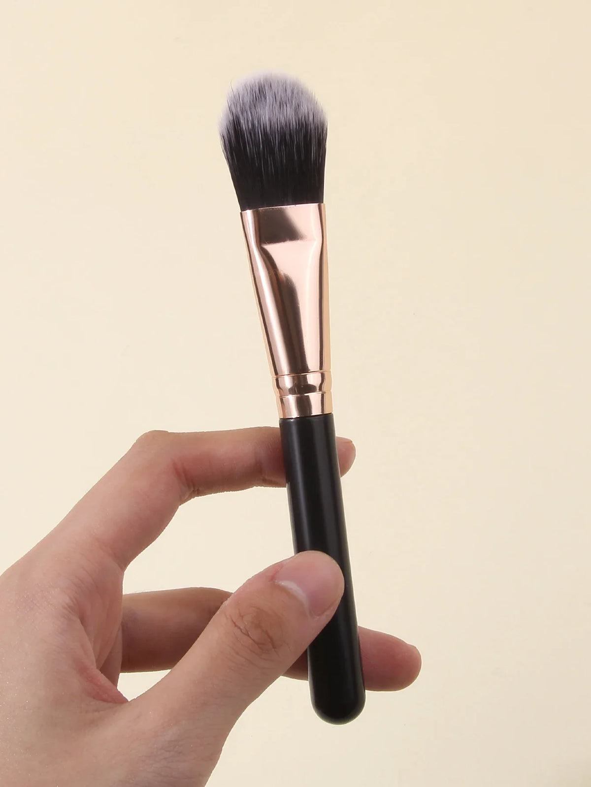 Nixie Foundation Concealer Contour Brush – Flawless Blending