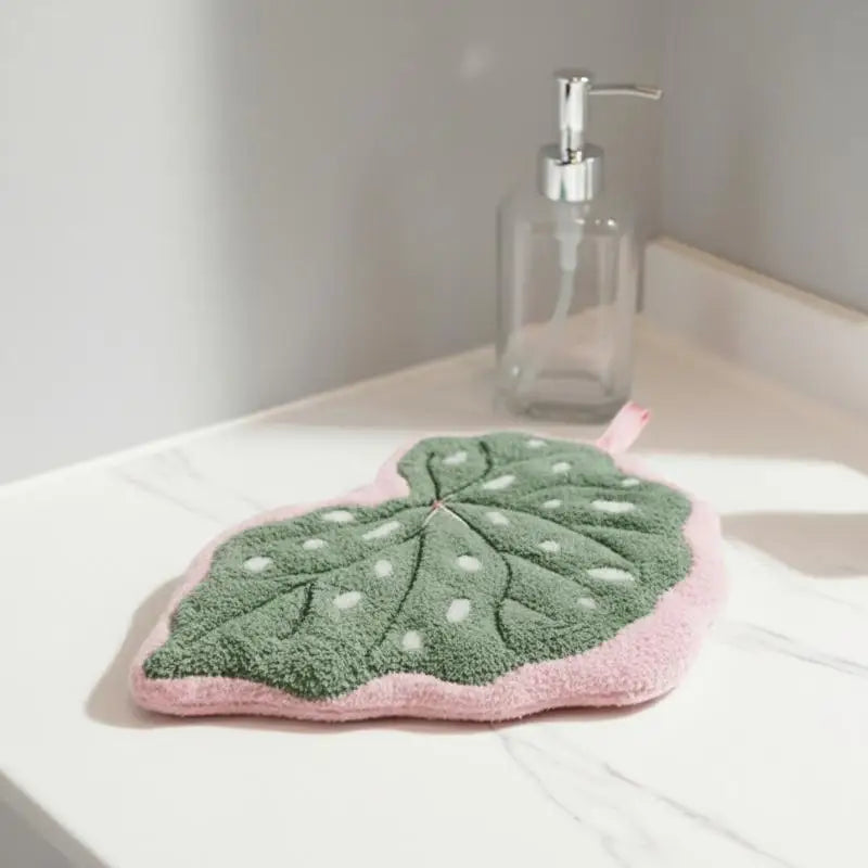 Leaf-Shaped Hand Towel – Soft Coral Fleece Hanging Towel