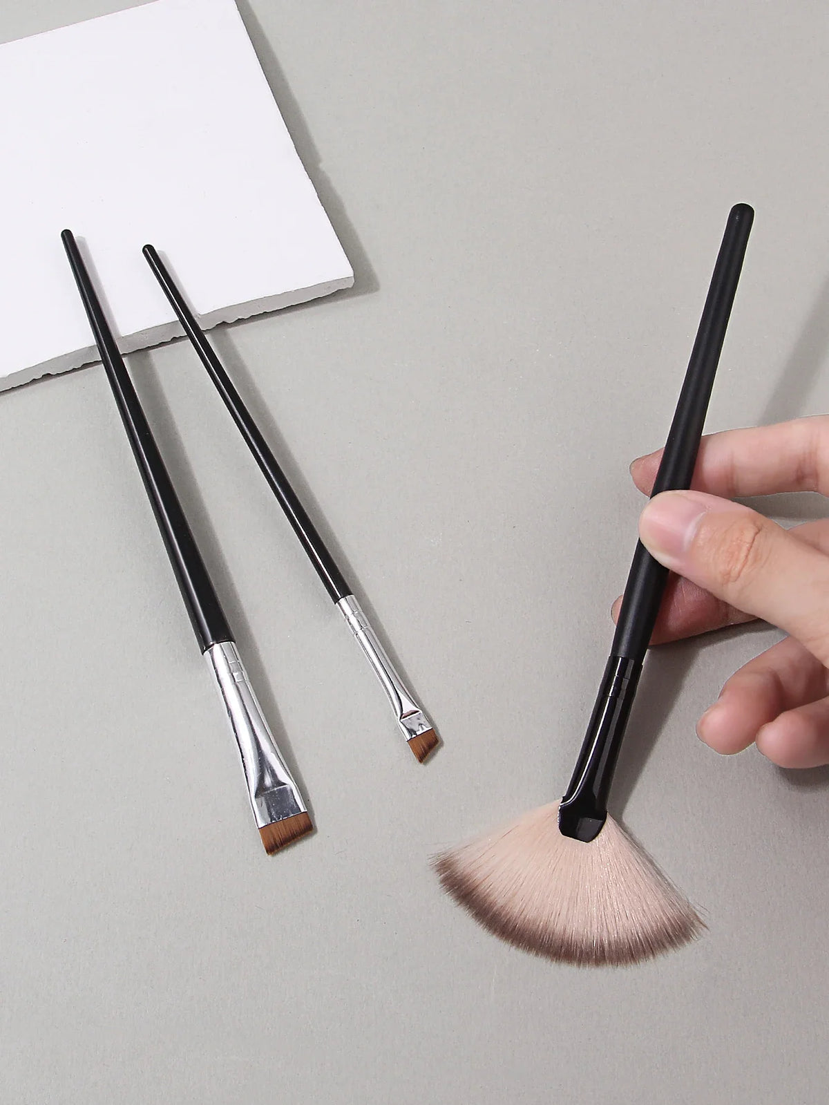 Nixie 3-Piece Makeup Brush Set – Highlighter, Eyebrow & Eyeliner