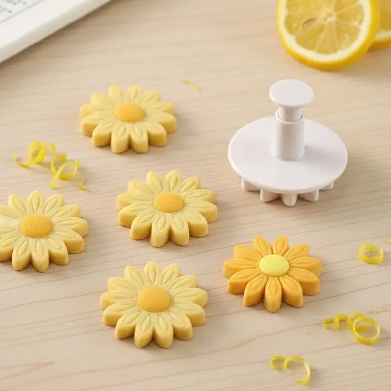 4-Piece Flower Fondant Plunger Cookie Cutter Mold Set
