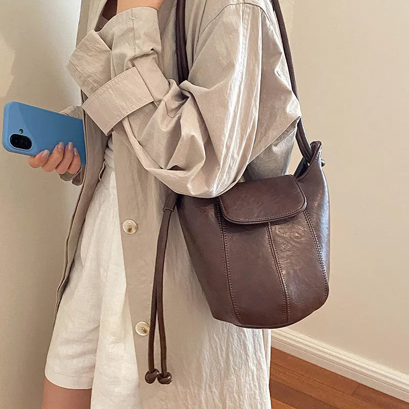 Nixie Retro Patent Leather Bucket Bag | Women's Crossbody