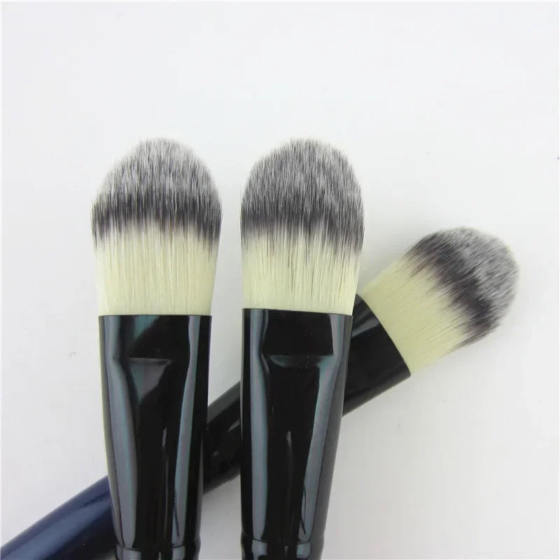 Wooden Handle Synthetic Hair Makeup Brush – Foundation & Blush