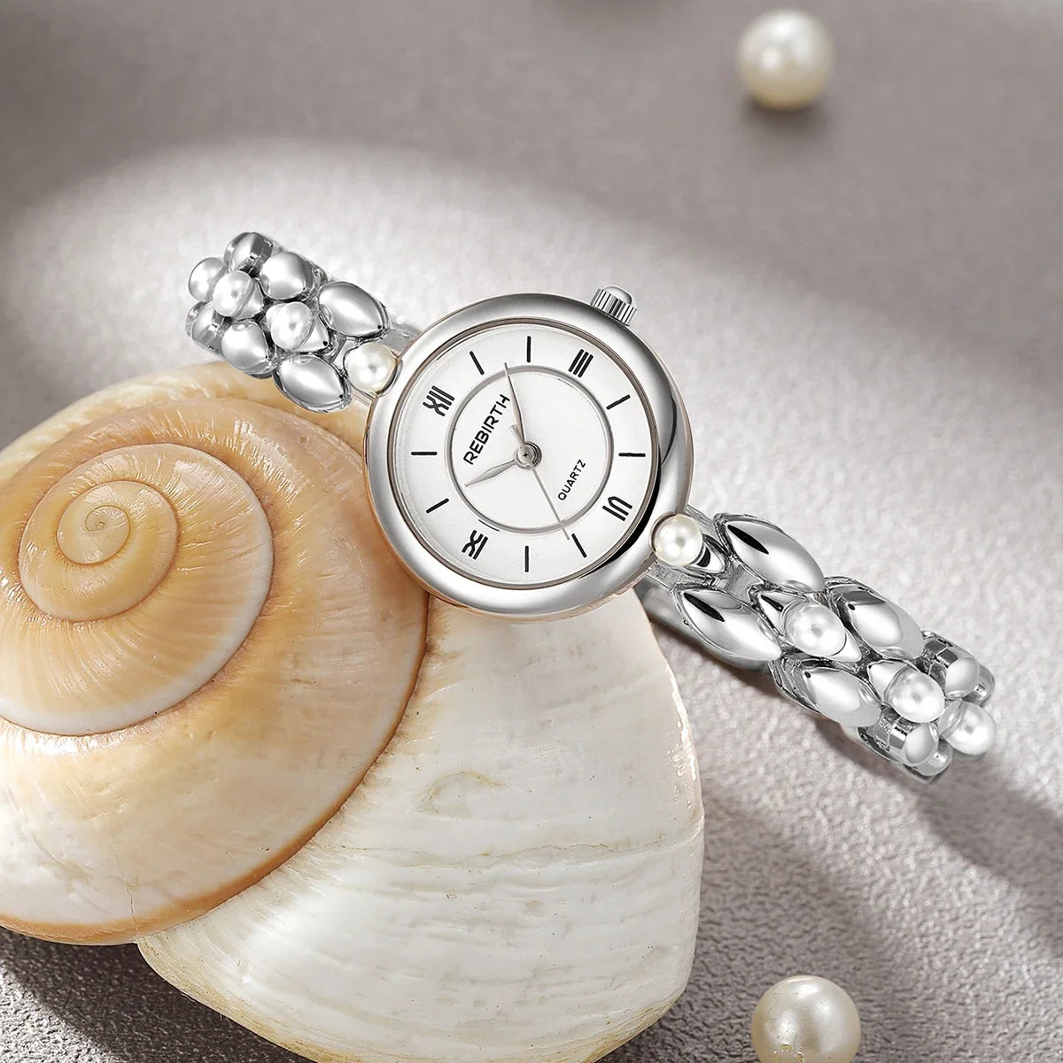 REBIRTH Vintage Quartz Wristwatch – Compact Luxury Design