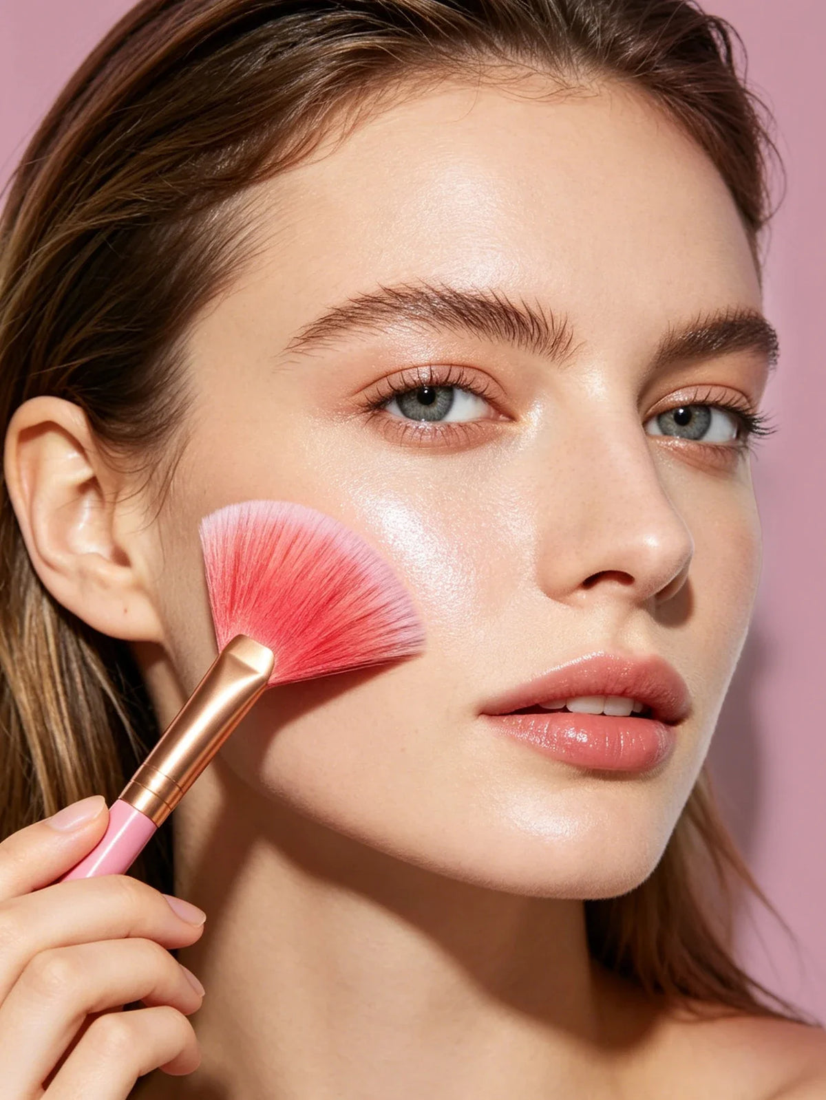 Fan Highlight & Contour Brush – Loose Powder Blending Tool