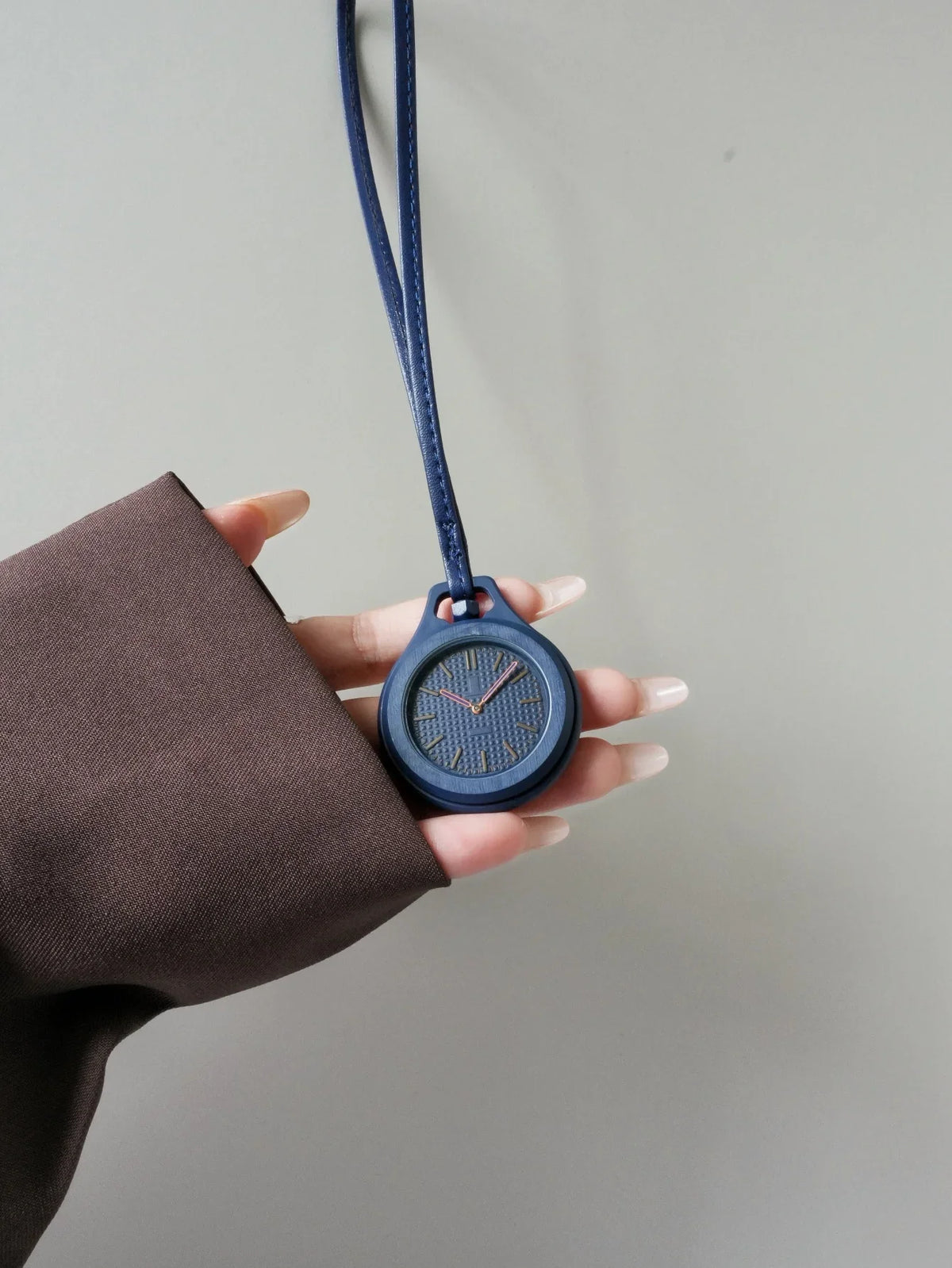 Round Quartz Hanging Watch – Backpack Pendant Portable Clock
