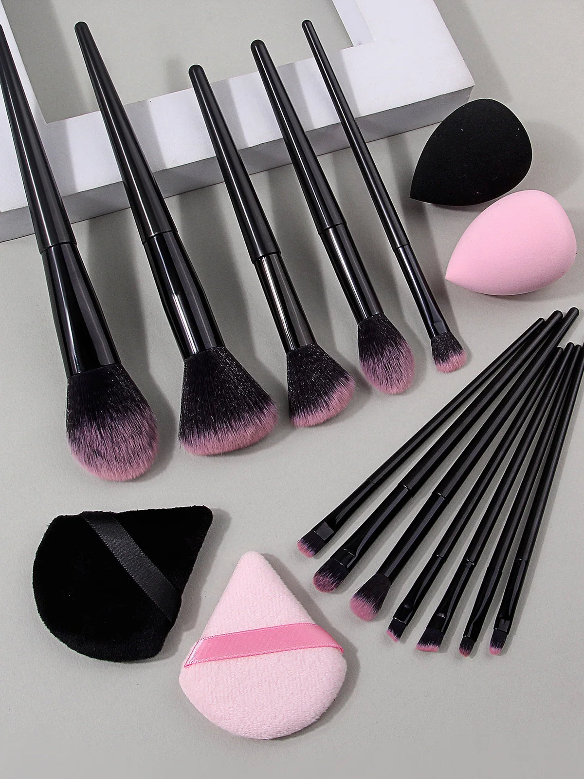 16 Pcs Makeup Brush Set – Powder, Blush & Eyeshadow Brushes