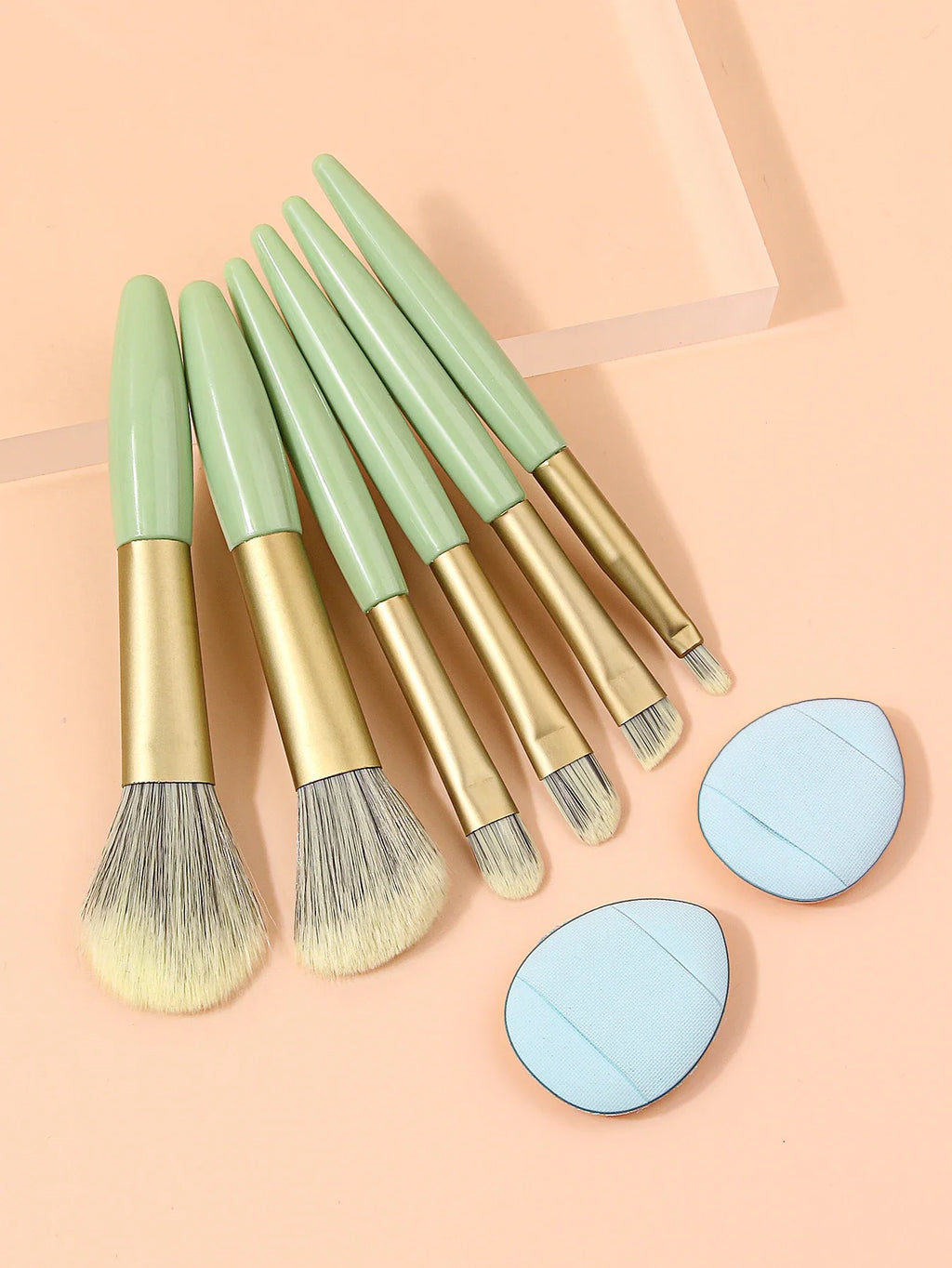 8-Piece Makeup Brush Kit – Soft Synthetic Brushes & Finger Puffs