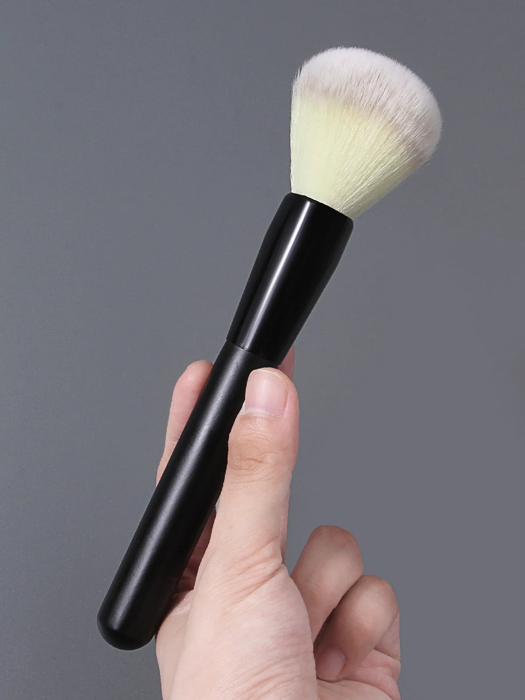 3-Piece Makeup Kit: Blush Brush, Sponge & Powder Puff | Nixie