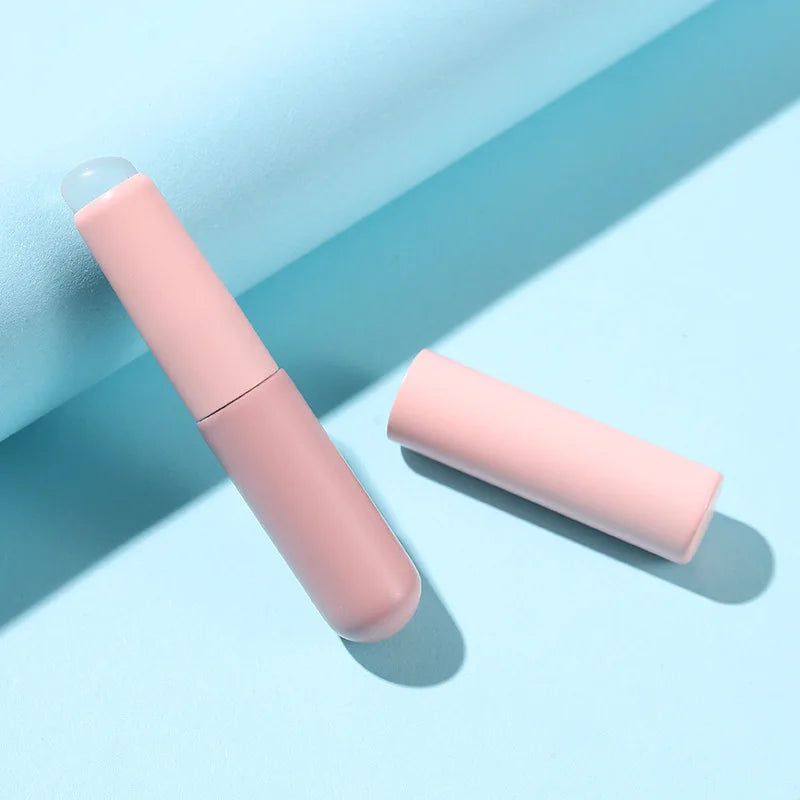 Silicone Lip Brush with Cover – Mini Portable Cosmetic Tool