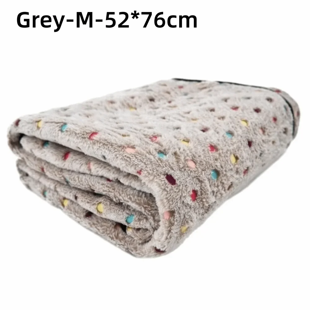 Ultra-Soft Dot Pattern Pet Blanket – Washable Cozy Fleece