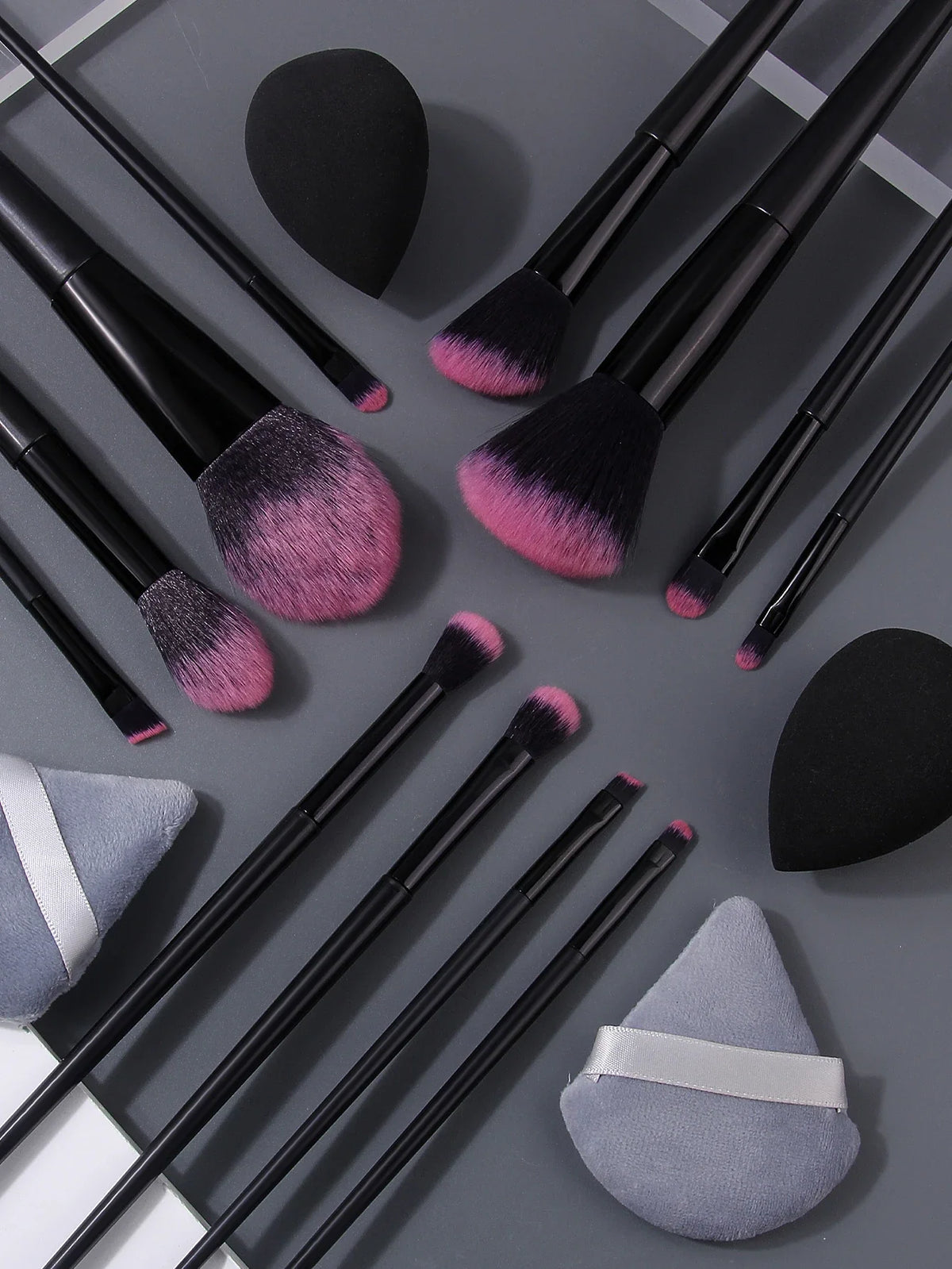 16-Piece Professional Makeup Brush Set – Soft Fluffy Brushes